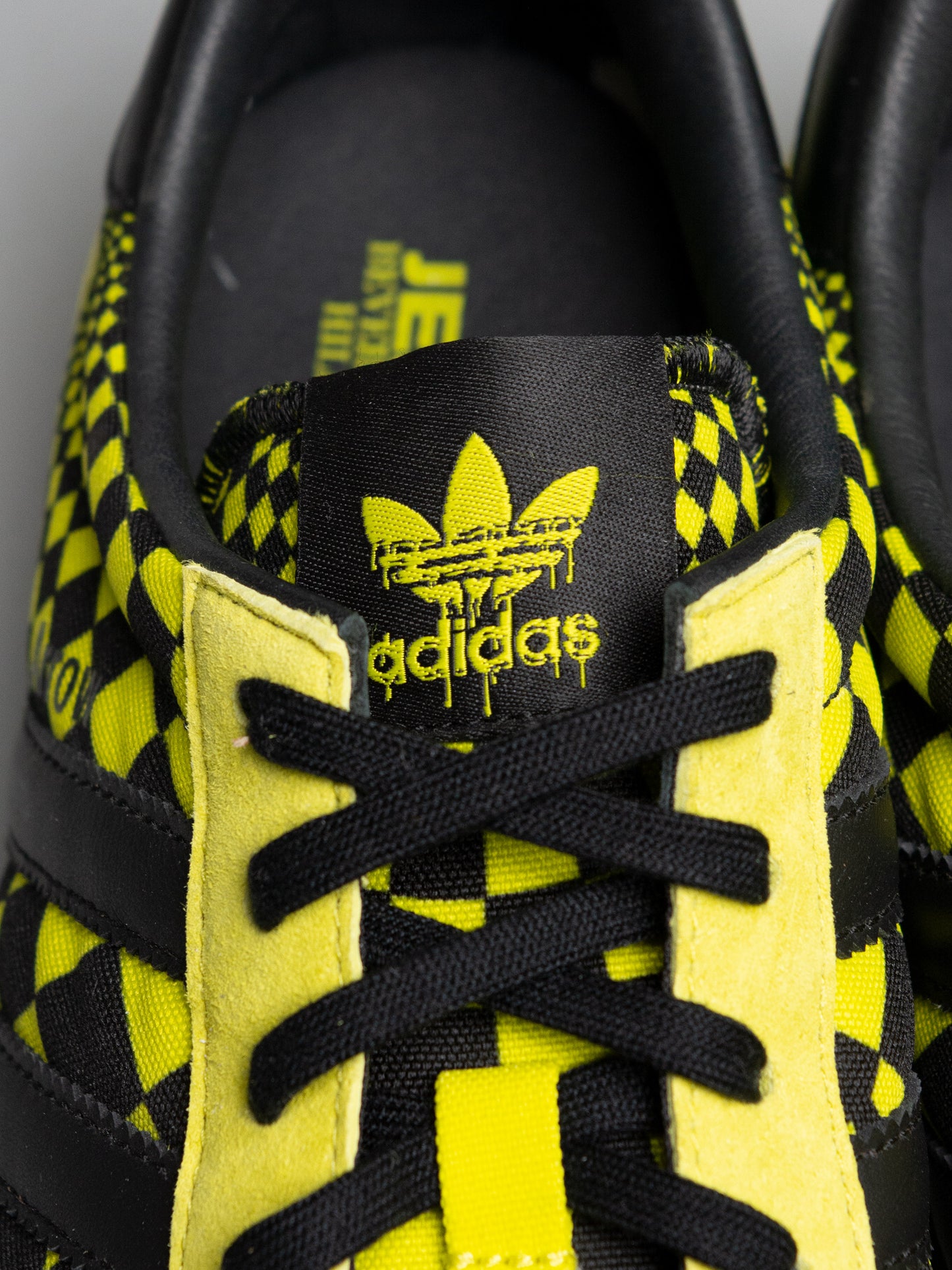 (sample) adidas Originals by Jeremy Scott A/W 2013 JS Arrow Opart - size 42 2/3
