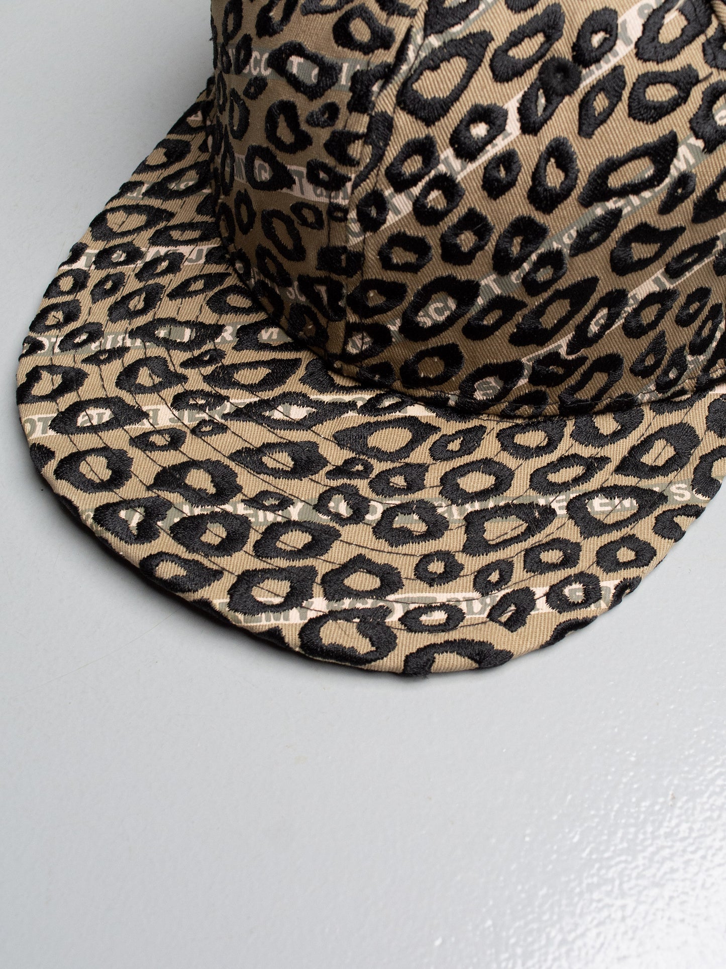 New Era X Jeremy Scott - S/S 2013 - leopard embroidered 9Fifty snapback - size S/M