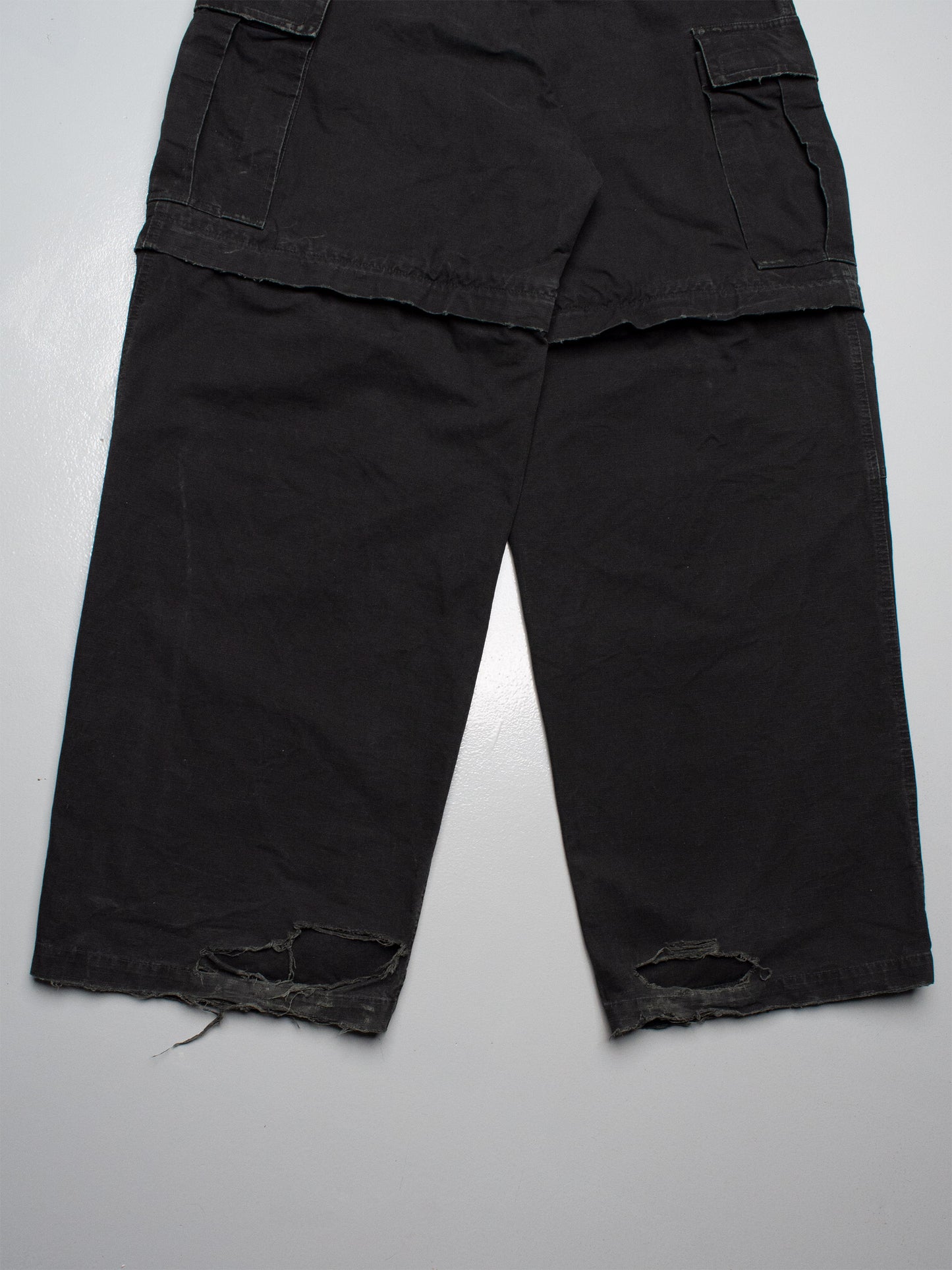 Balenciaga - 2024 - distressed ripstop convertible cargo pants - size S