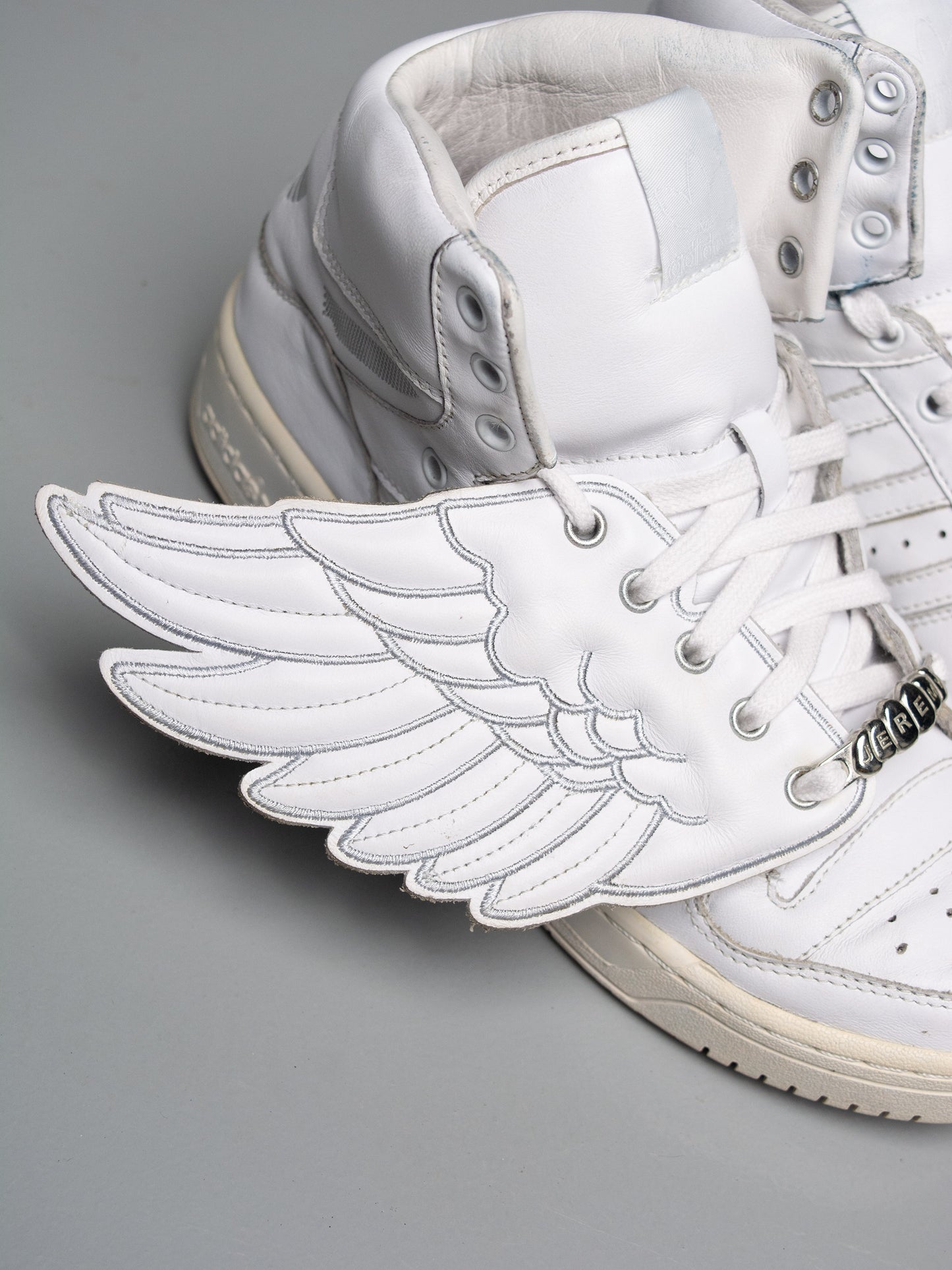 adidas Originals by Jeremy Scott S/S 2009 JS Wings (White/Silver) - size 39 1/3