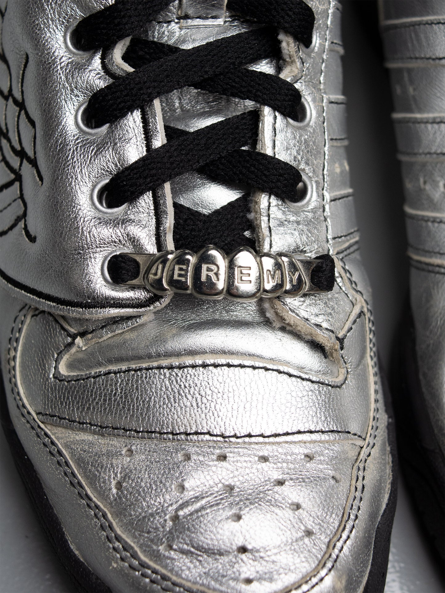 adidas Originals by Jeremy Scott A/W 2009 JS Wings (Metallic Silver/Black) - size 42