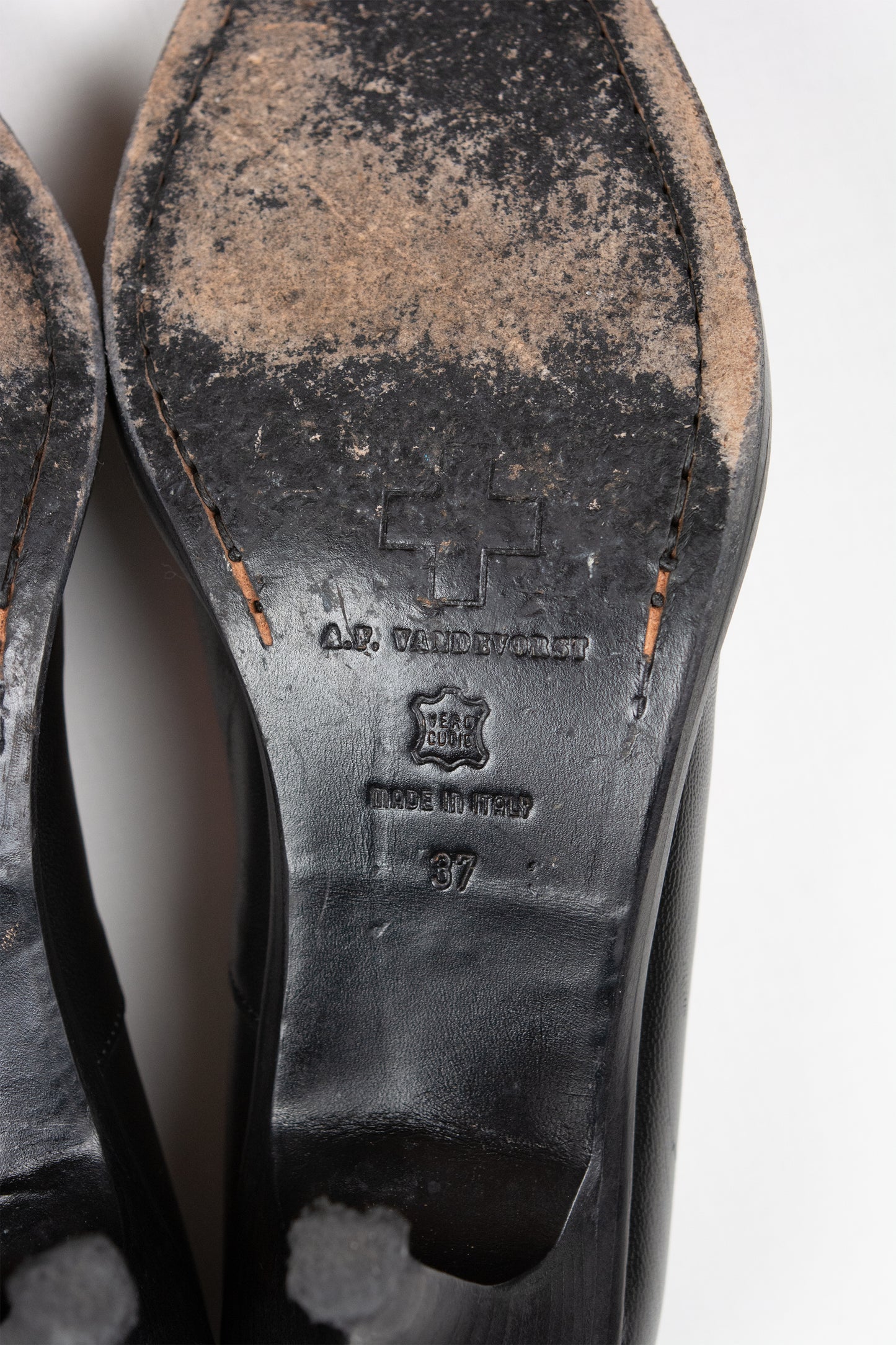 A.F.Vandevorst - round toe low heel pumps (black/red) - size 37 (75mm heel)