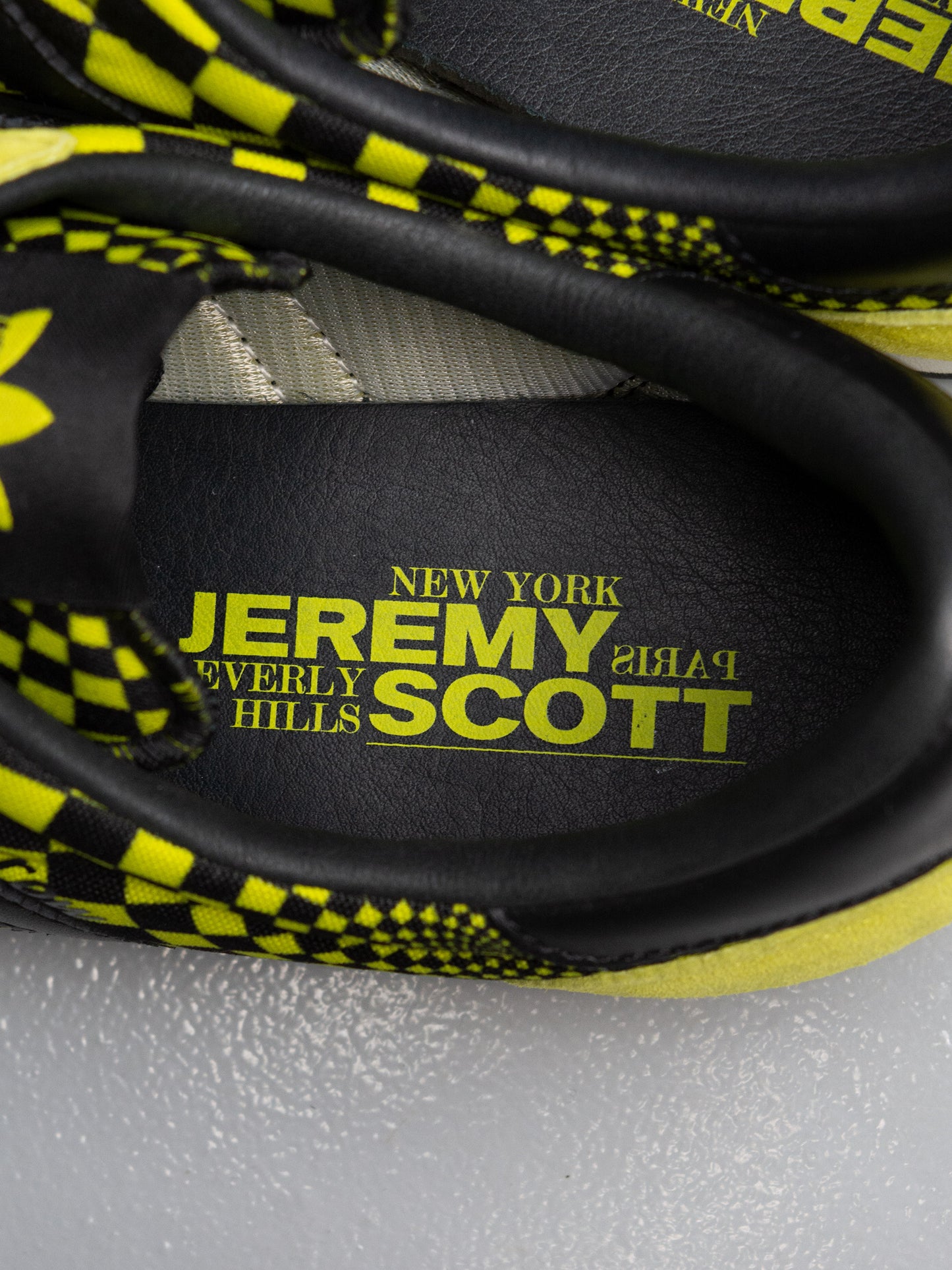 (sample) adidas Originals by Jeremy Scott A/W 2013 JS Arrow Opart - size 42 2/3