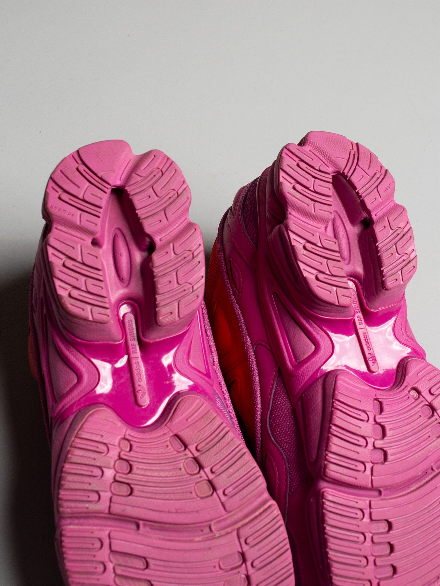 adidas X Raf Simons A/W 2018 RS Ozweego (red/purple) - size 44 2/3