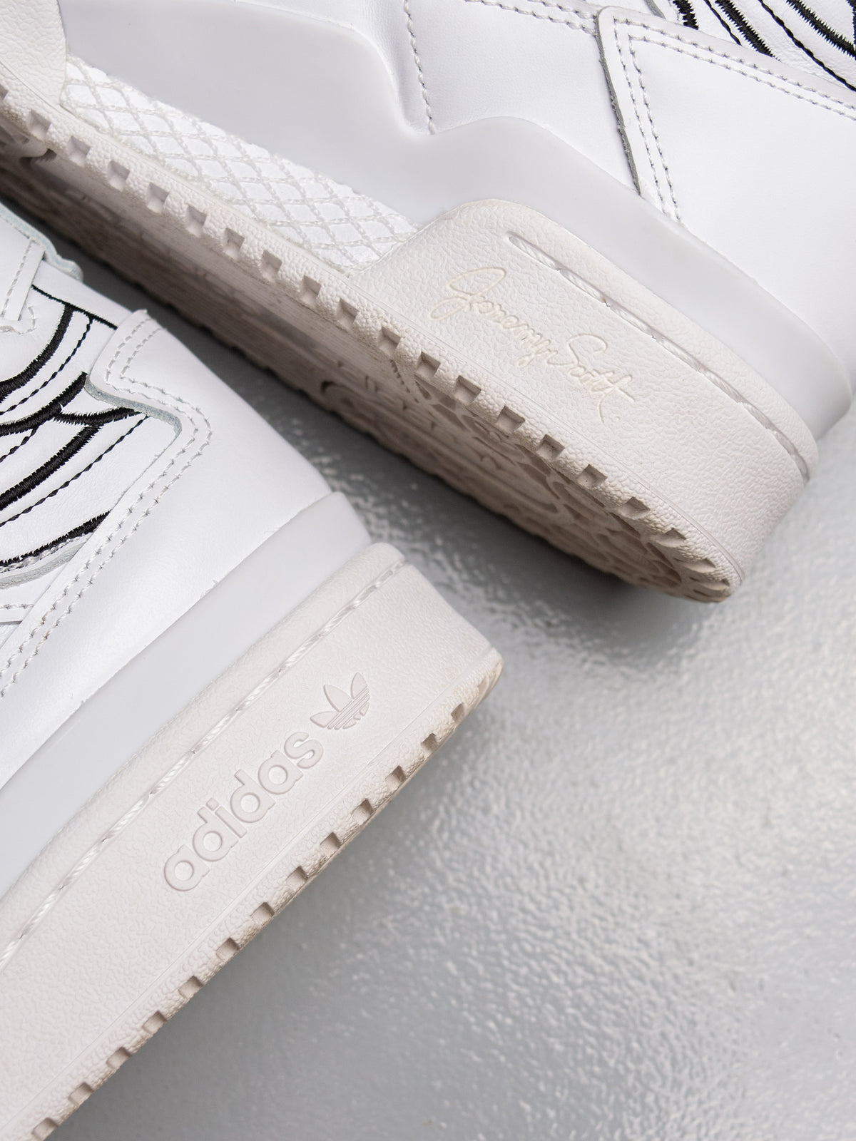 adidas Originals X Jeremy Scott 2022 JS Wings 4.0 (white) - size 38 2/3