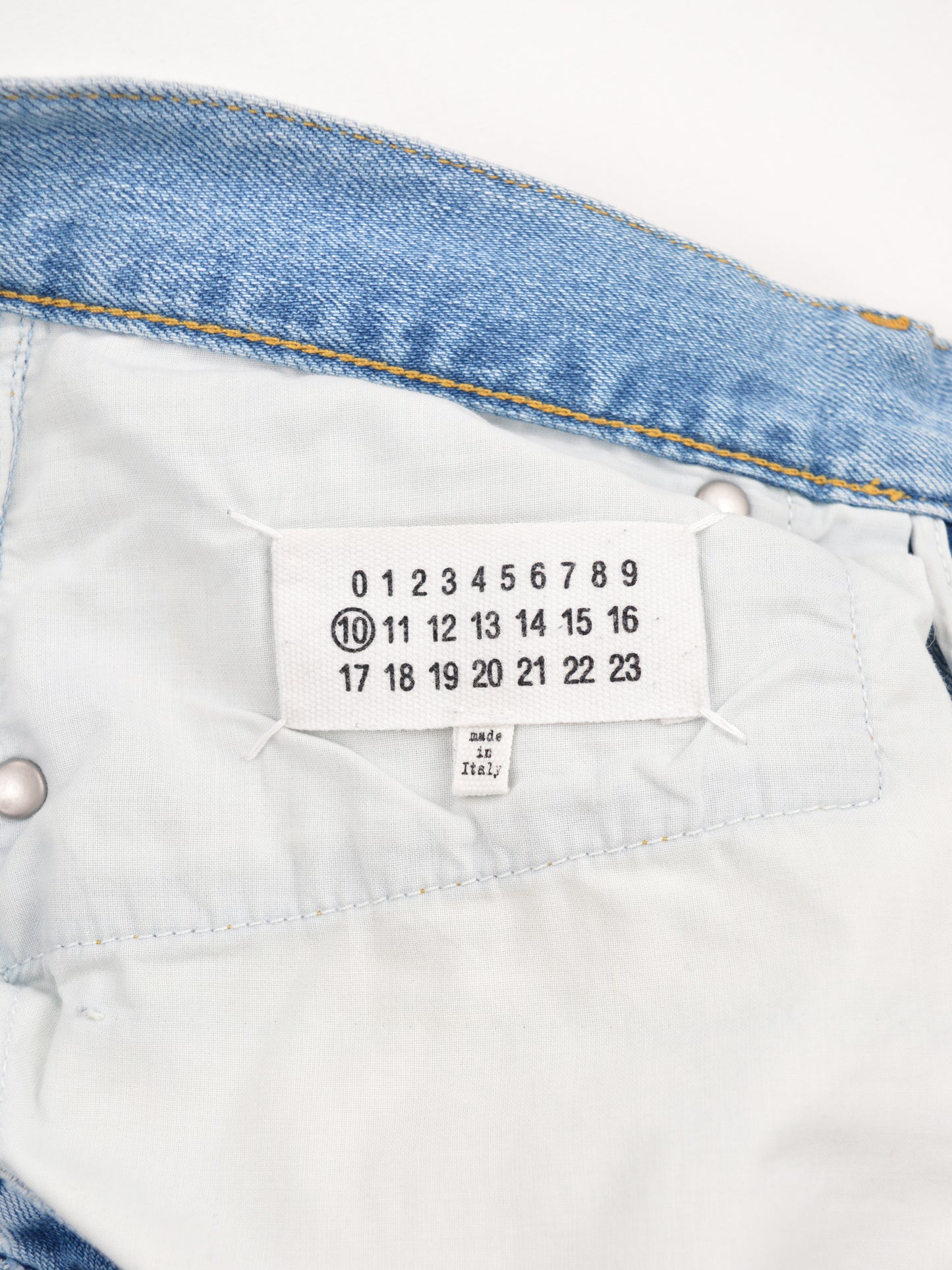 Maison Margiela - S/S 2020 - stone wash boyfriend jeans with trimmed edge - size 29