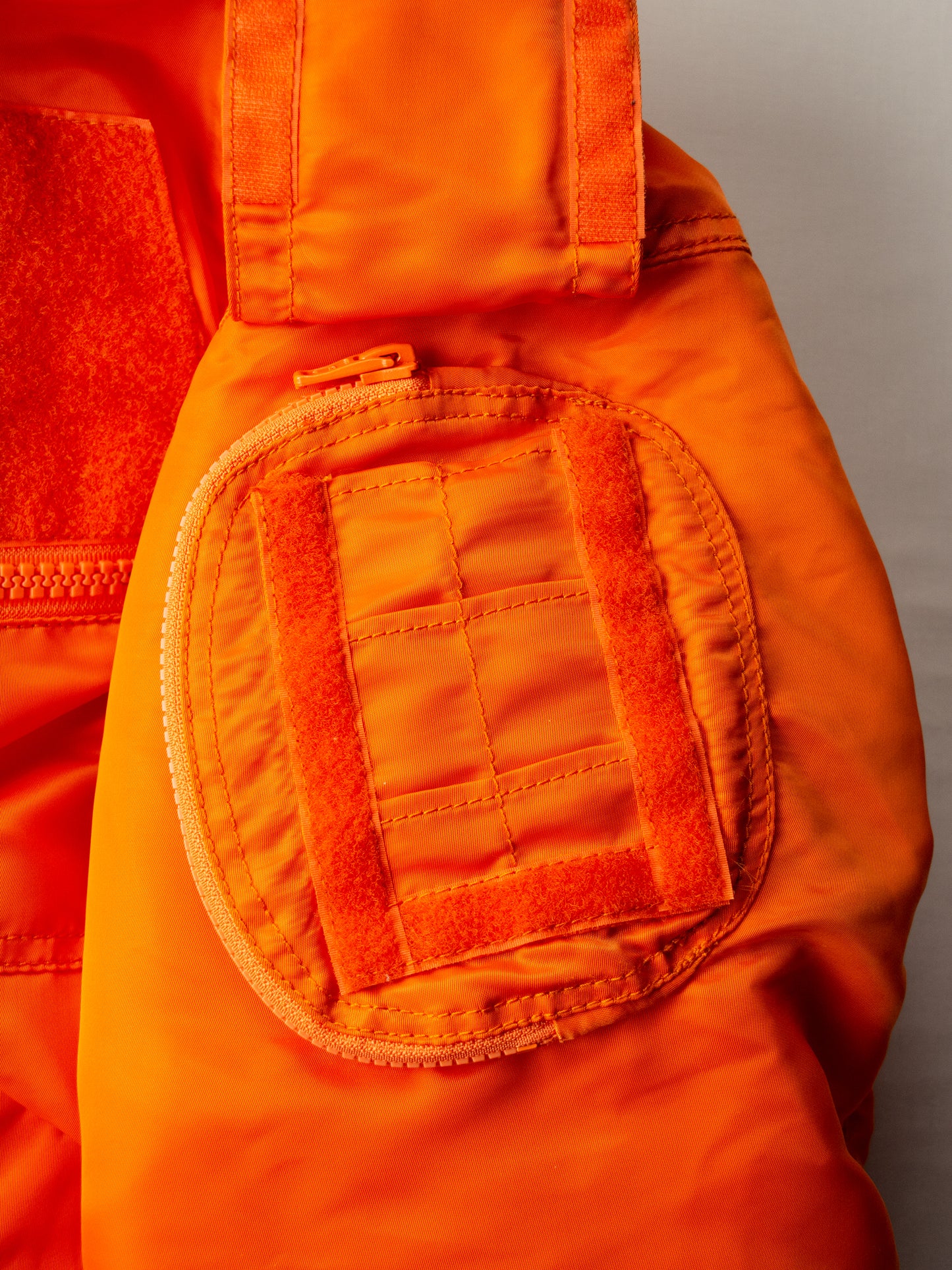 GR-Uniforma - GRUPPA (2019) - hooded bomber with detachable sleeves (orange) - size M