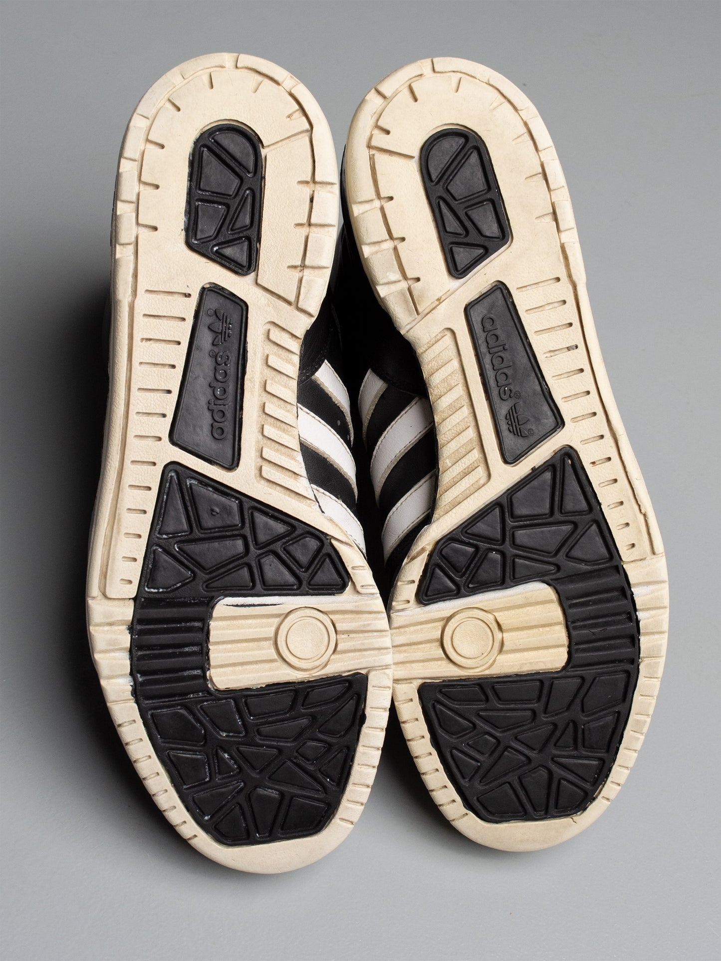 (sample) adidas Originals by Jeremy Scott S/S 2009 JS Logo (black) - size 42 2/3