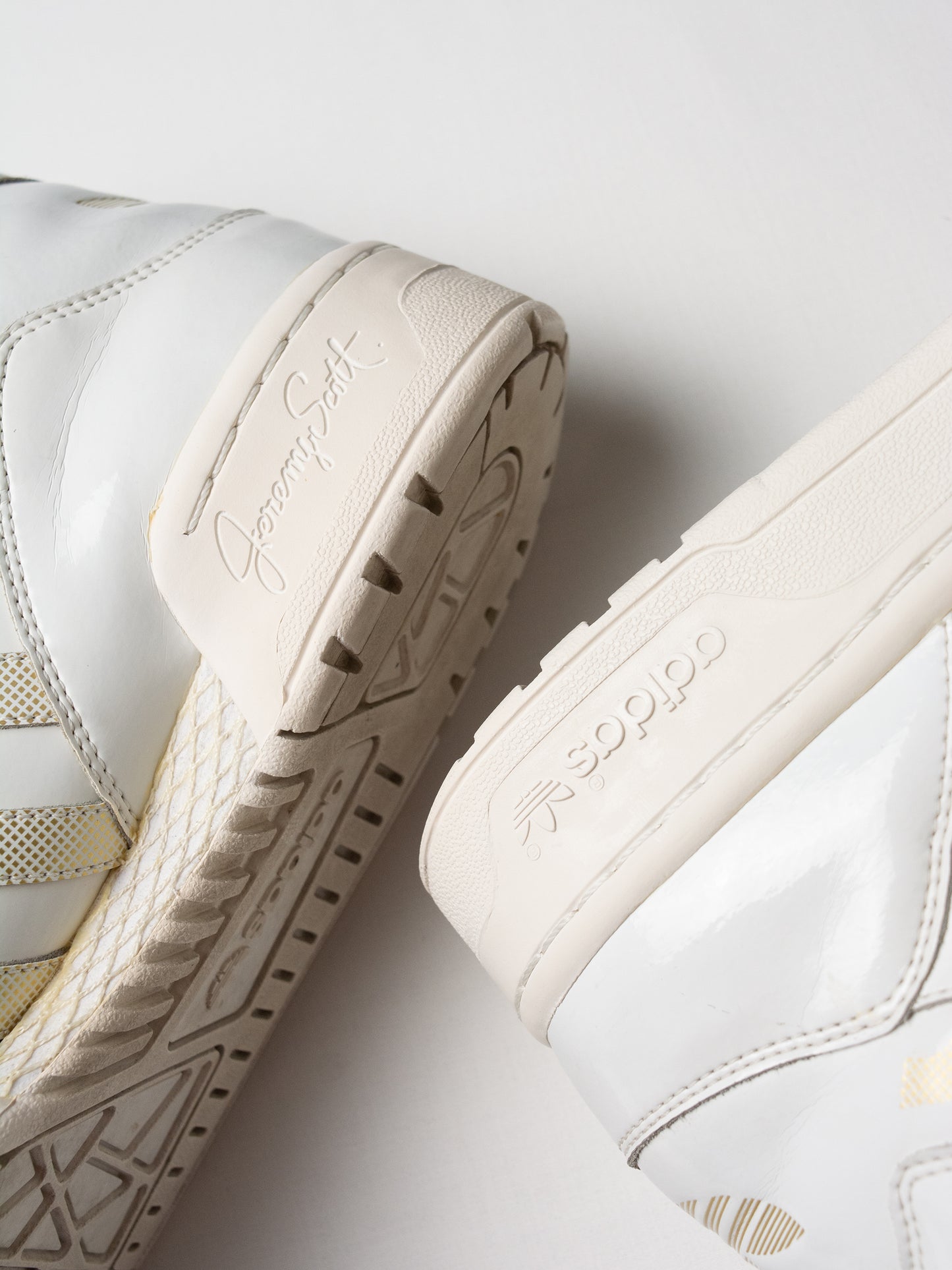 adidas Originals by Jeremy Scott - S/S 2010 - JS Wings (White/Gold) - size 42