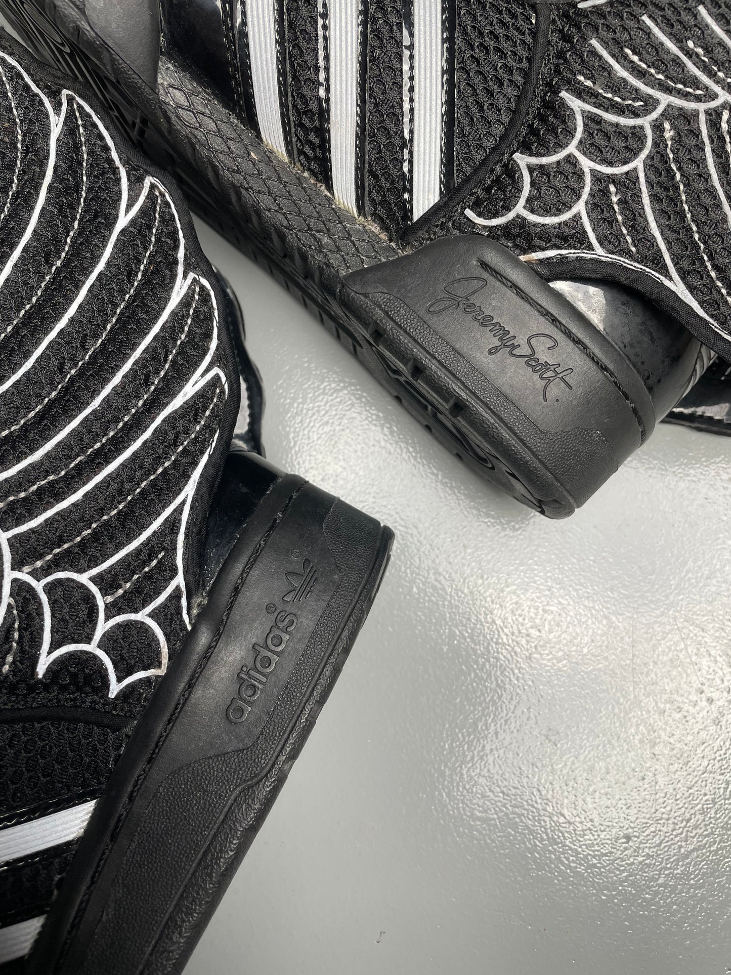 adidas Originals by Jeremy Scott 2015 JS Wings 2.0 Mesh (black) - size 42 2/3