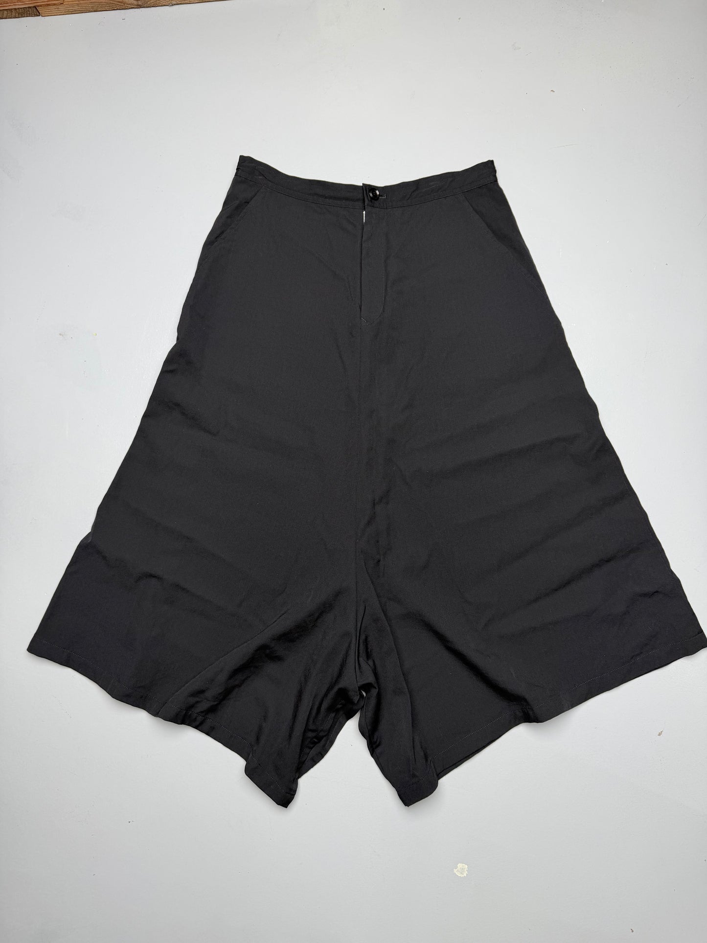 Y's A/W 2019 oversized shorts - size 2