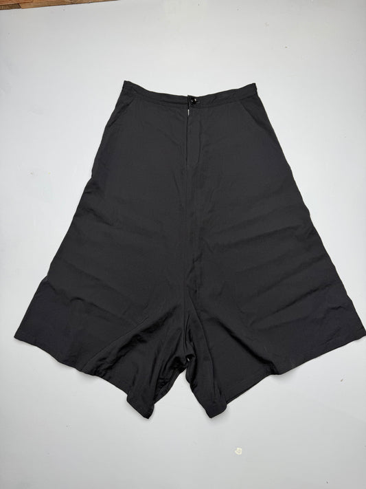 Y's A/W 2019 oversized shorts - size 2