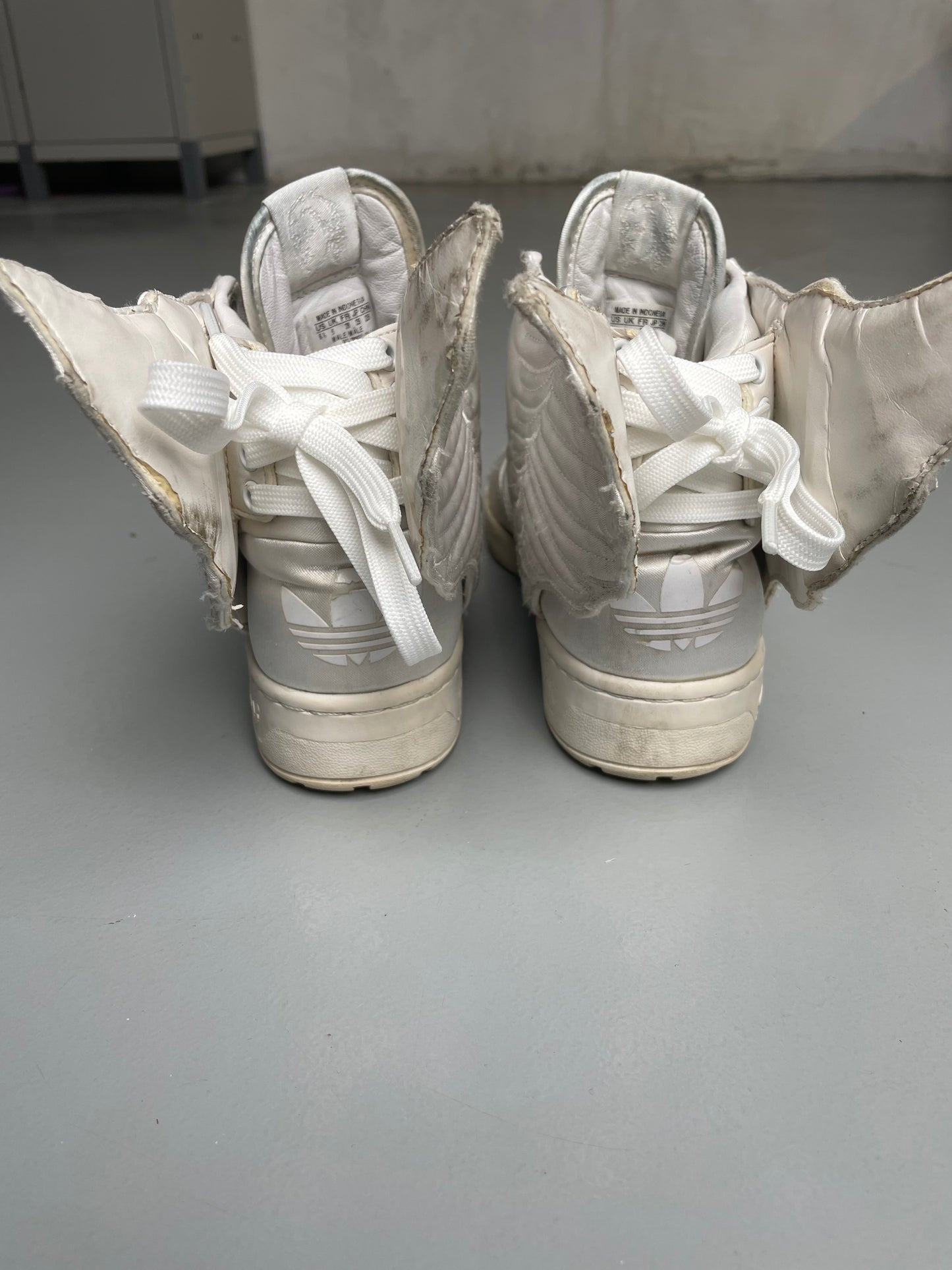 adidas Originals by Jeremy Scott X 2NE1 A/W 2011 JS Wings 2.0 "Satin" - size 38