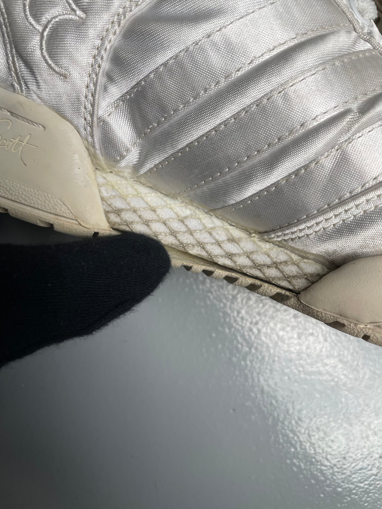 adidas Originals by Jeremy Scott X 2NE1 A/W 2011 JS Wings 2.0 "Satin" - size 38