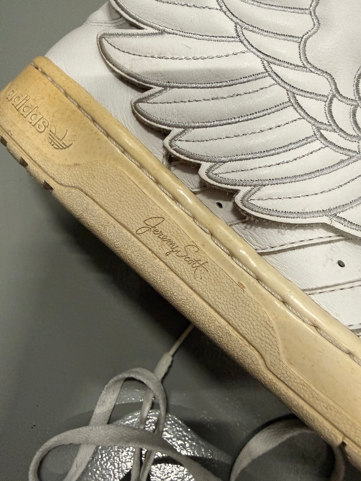 (sample) adidas Originals by Jeremy Scott S/S 2009 Winged Attitude (white/silver) - size 42 2/3