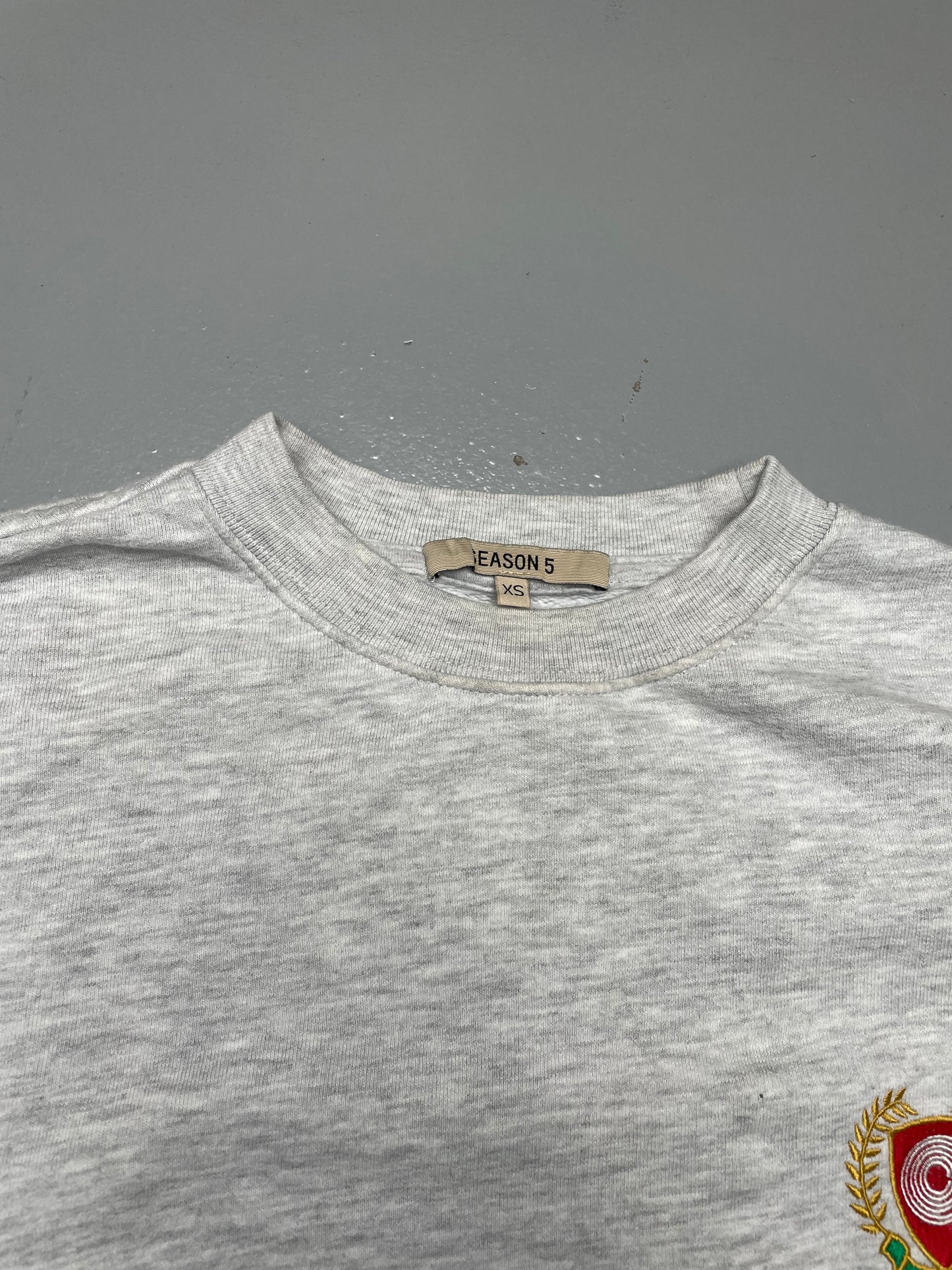 YEEZY Season 4 Calabasas crest logo crewneck (grey) - size XS