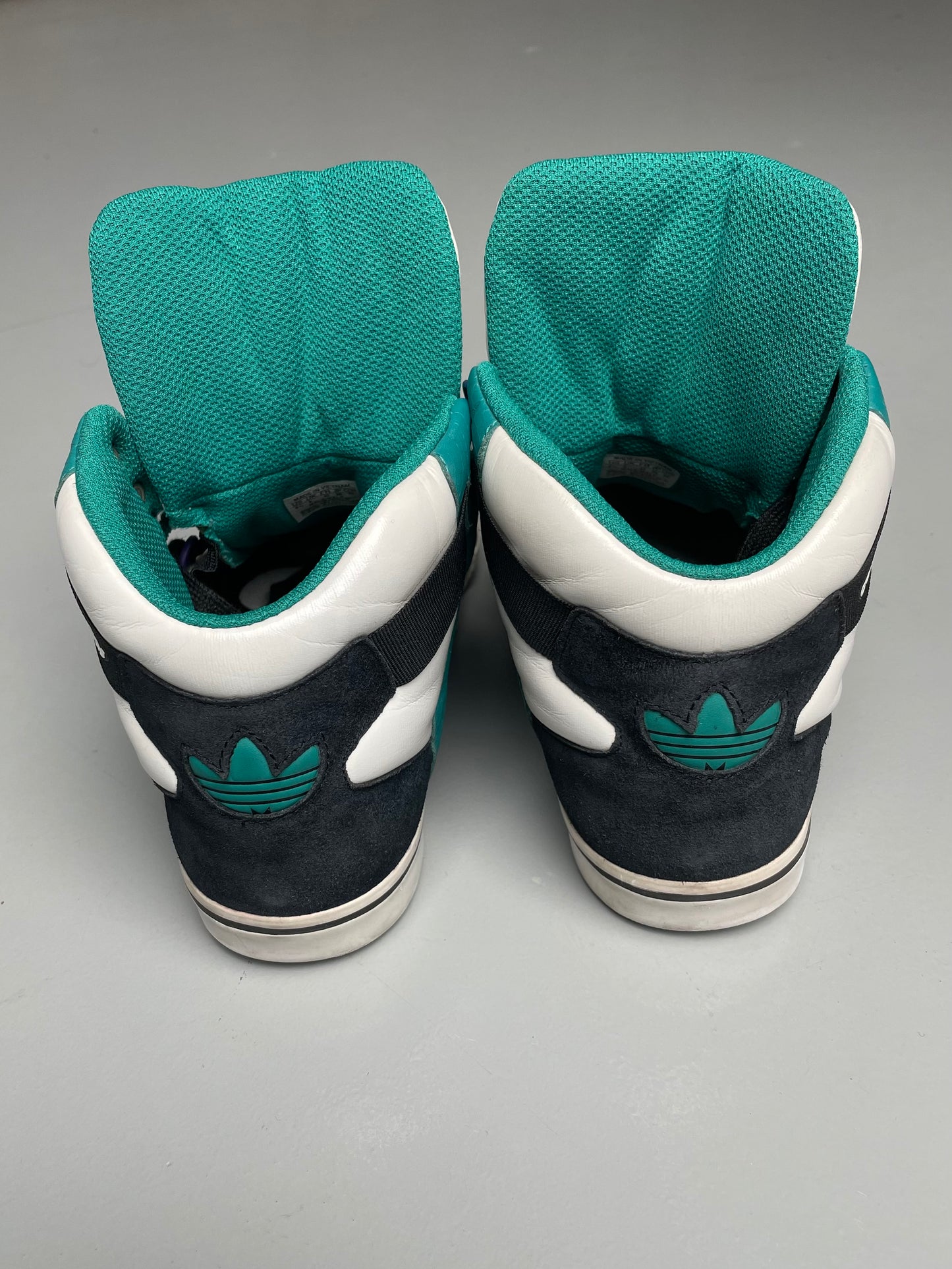 2010 adidas Originals Hardland - size 42