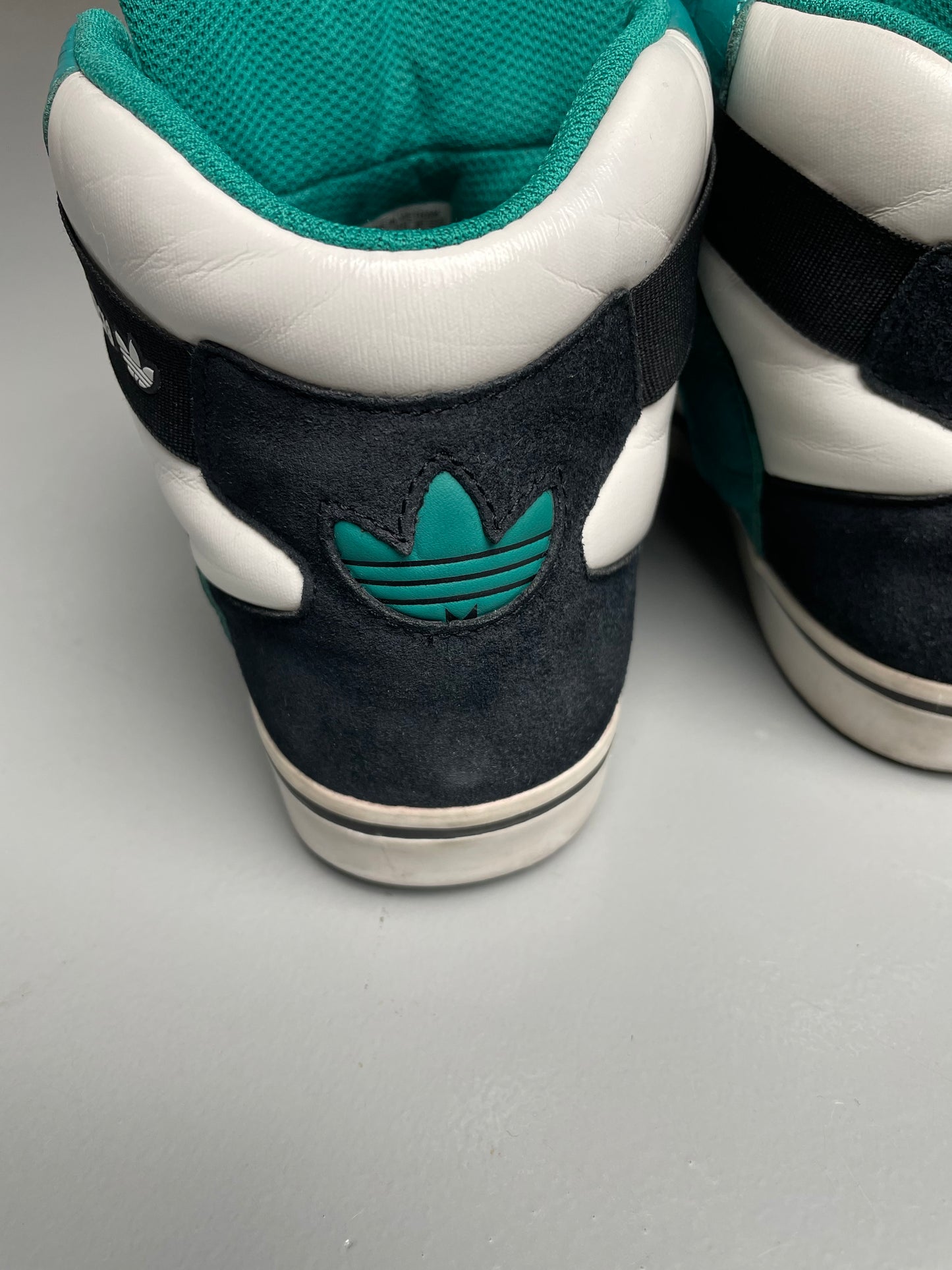 2010 adidas Originals Hardland - size 42