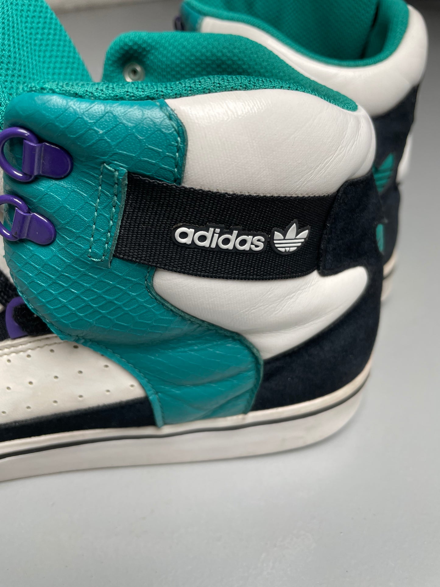2010 adidas Originals Hardland - size 42