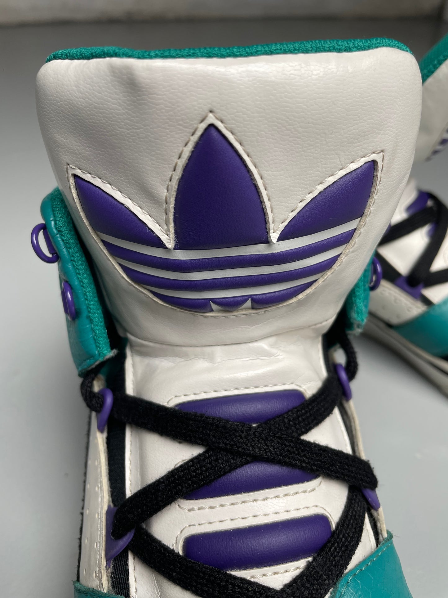 2010 adidas Originals Hardland - size 42