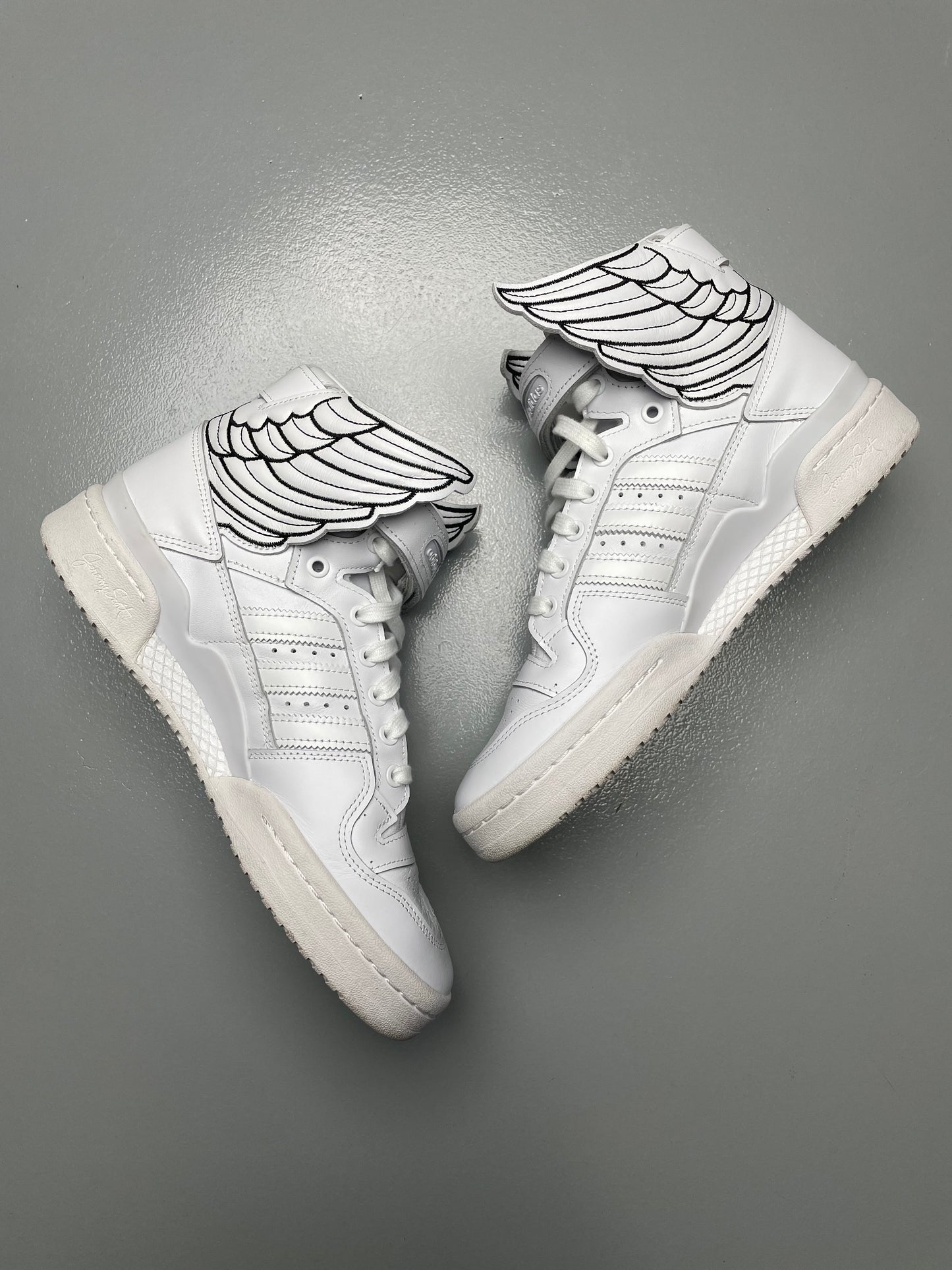 adidas Originals by Jeremy Scott 2022 JS Wings 4.0 (white) - size 42 2/3