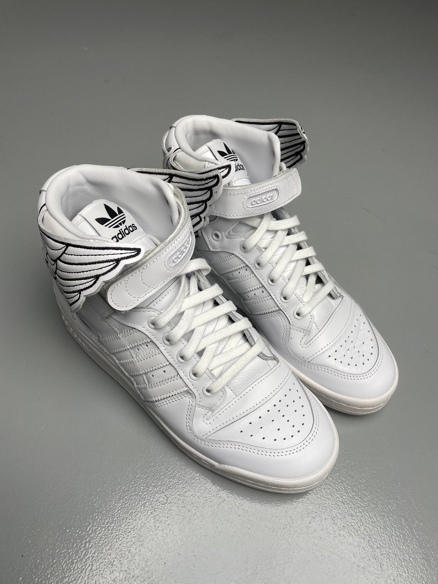 adidas Originals by Jeremy Scott 2022 JS Wings 4.0 (white) - size 42 2/3