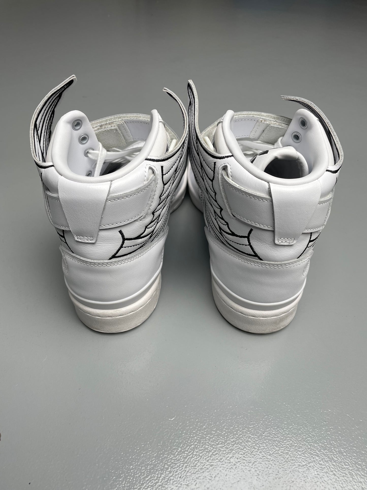 adidas Originals by Jeremy Scott 2022 JS Wings 4.0 (white) - size 42 2/3