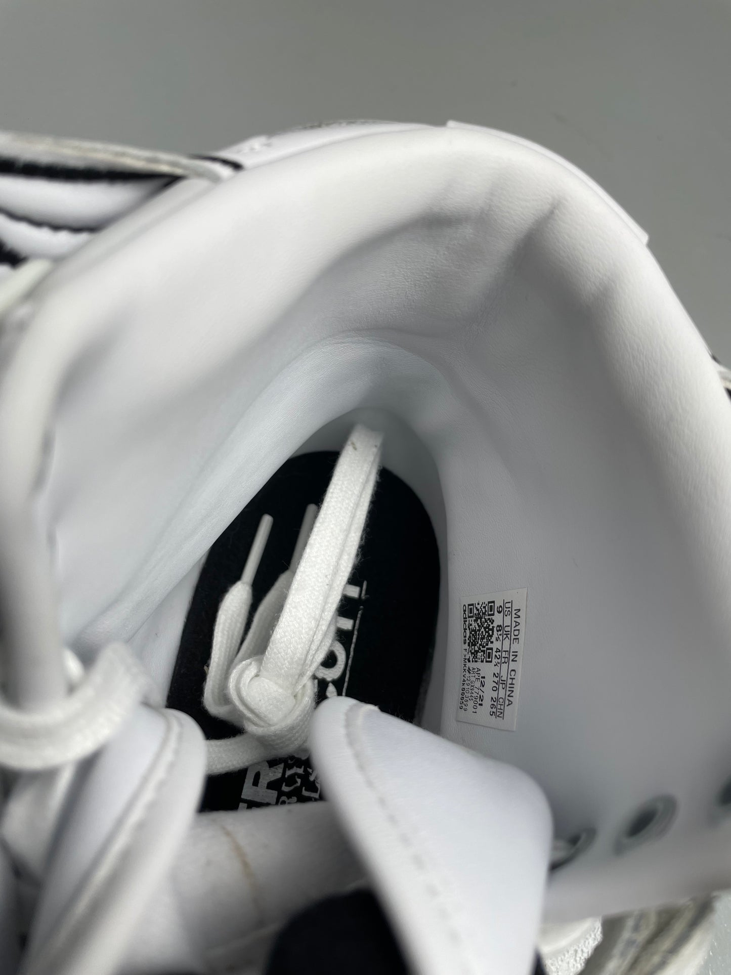 adidas Originals by Jeremy Scott 2022 JS Wings 4.0 (white) - size 42 2/3