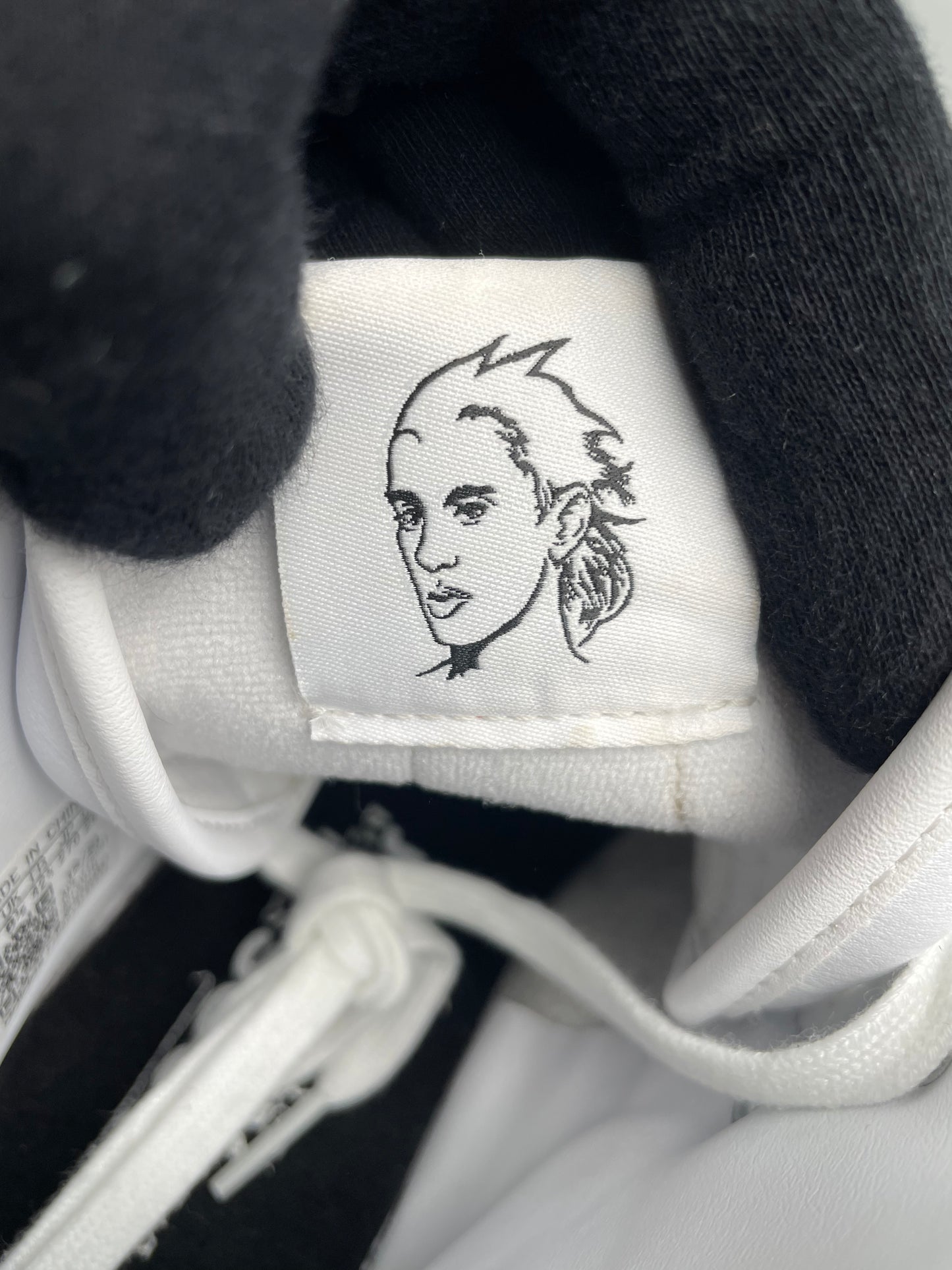 adidas Originals by Jeremy Scott 2022 JS Wings 4.0 (white) - size 42 2/3