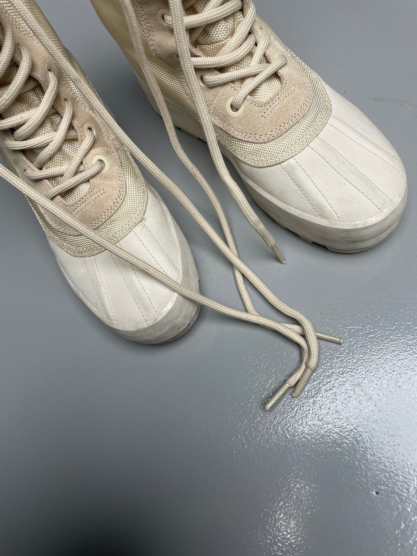 adidas Originals YEEZY Season 1 women's 950 boot (Turtle Dove) - size 39 1/3