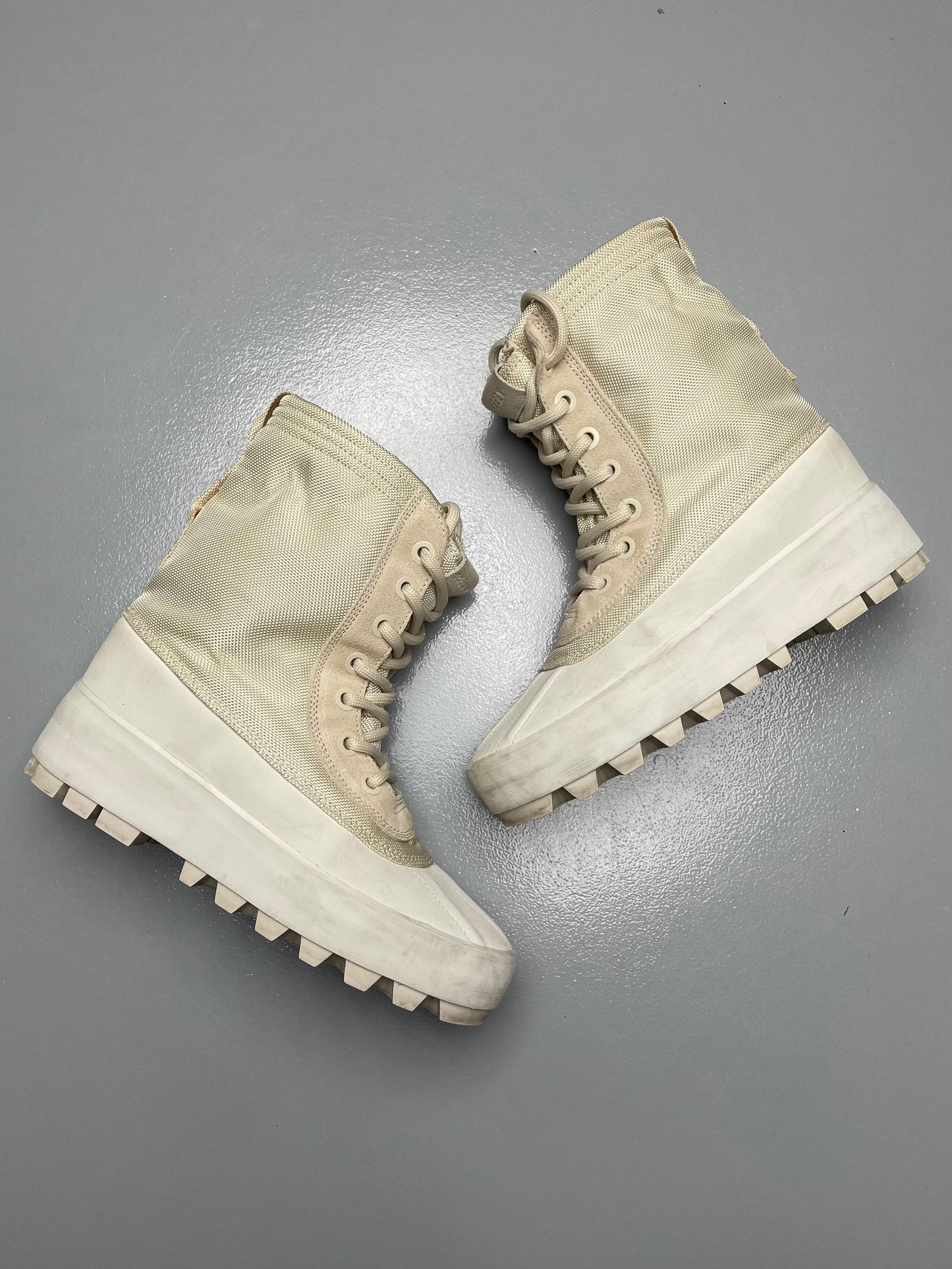 adidas Originals YEEZY Season 1 women's 950 boot (Turtle Dove) - size 39 1/3