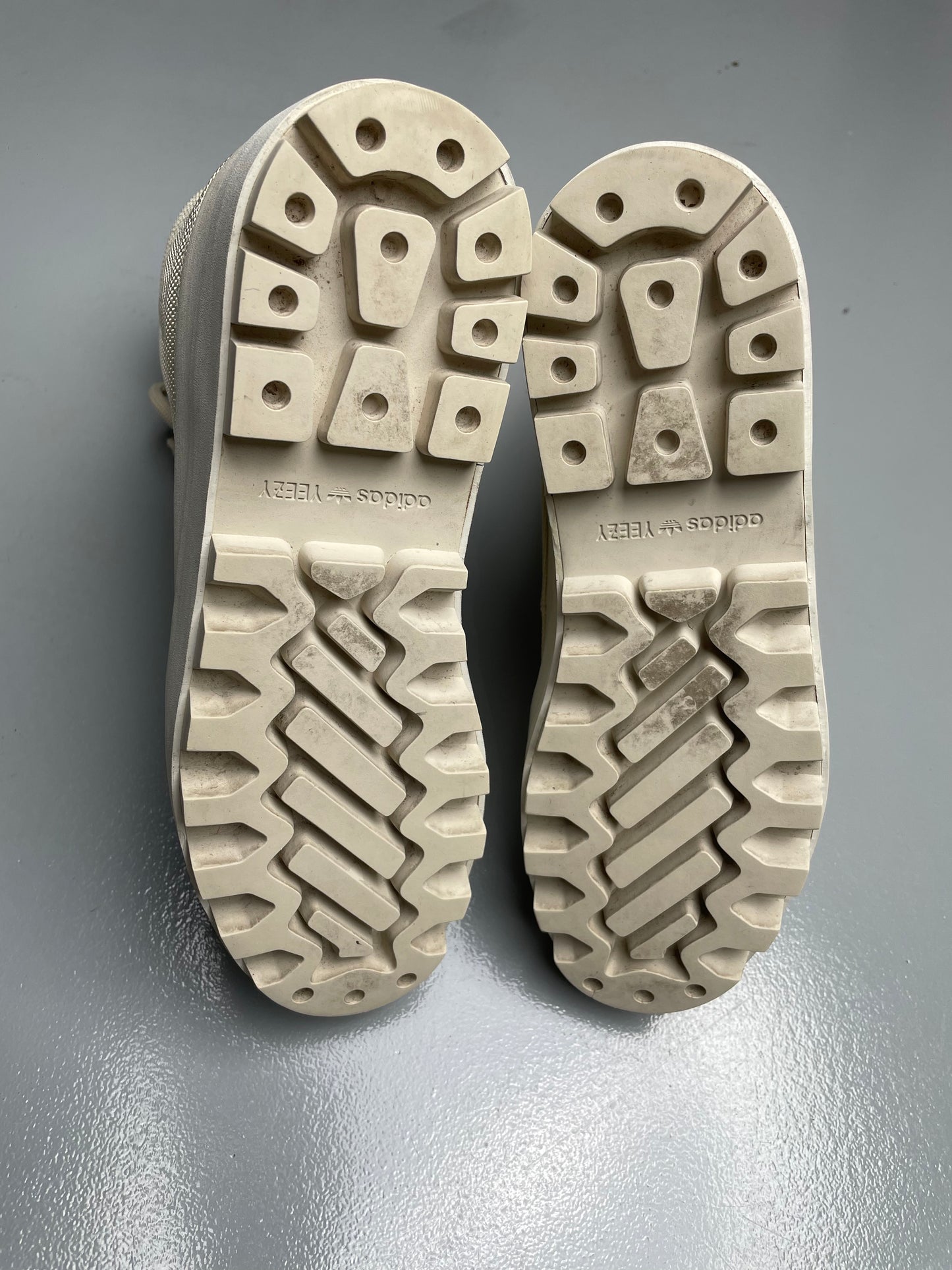 adidas Originals YEEZY Season 1 women's 950 boot (Turtle Dove) - size 39 1/3