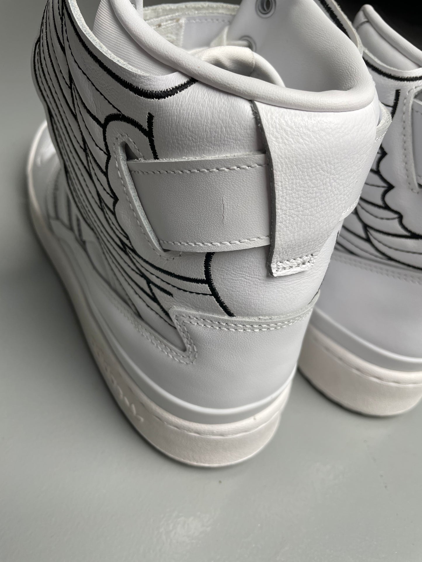 adidas Originals X Jeremy Scott 2022 JS Wings 4.0 (white) - size 48