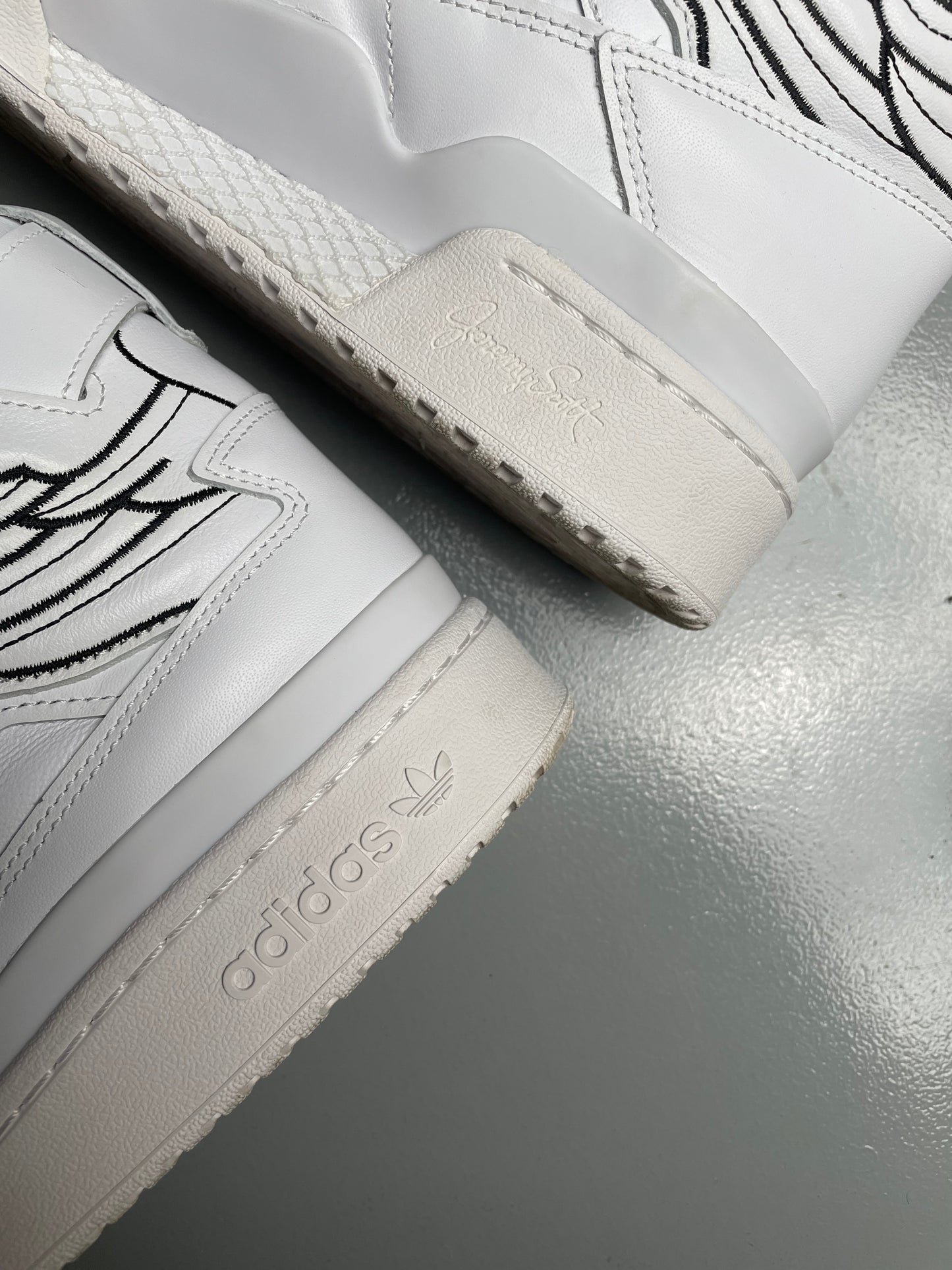 adidas Originals X Jeremy Scott 2022 JS Wings 4.0 (white) - size 48