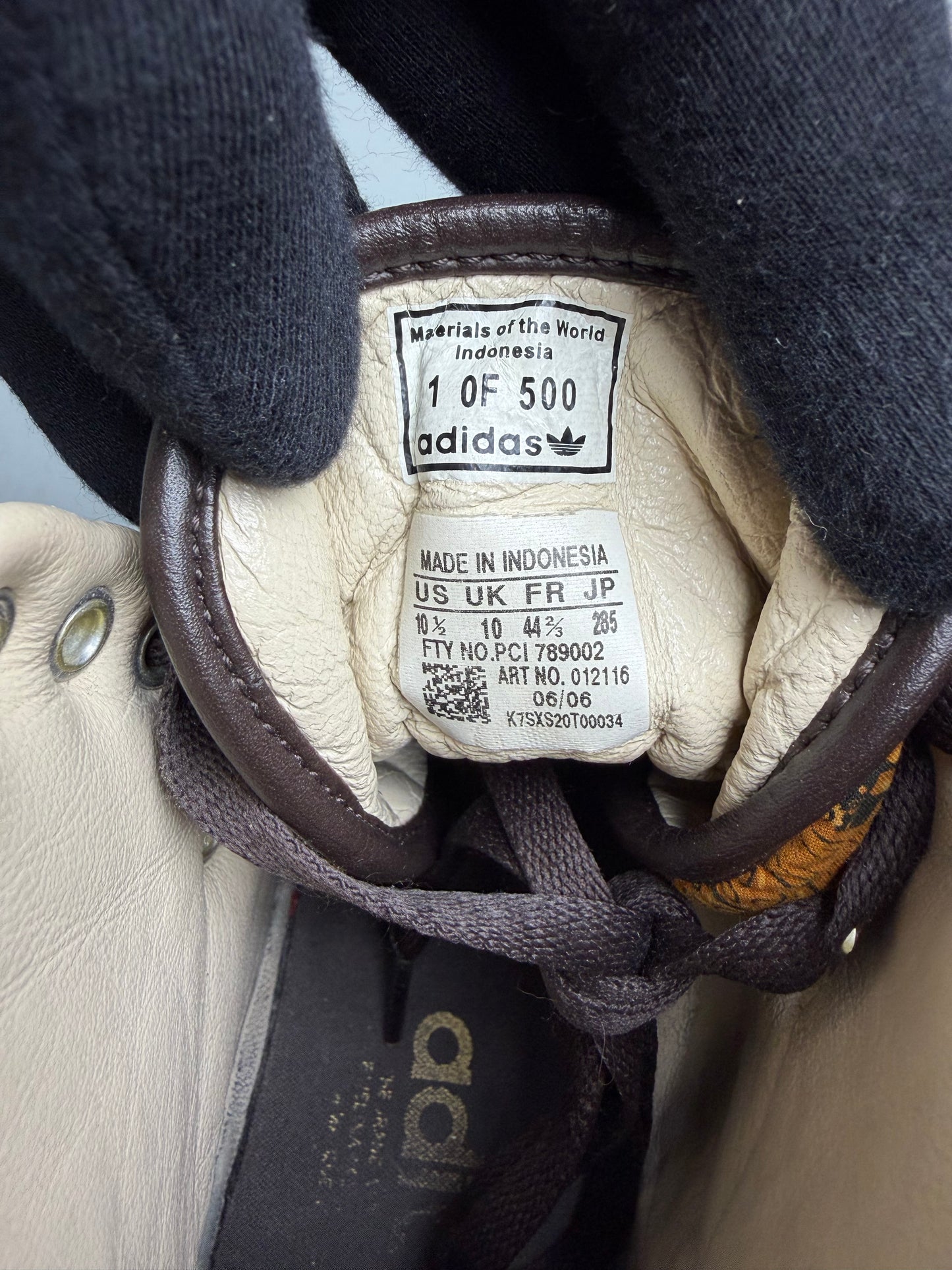 2006 adidas Originals Materials of The World Attitude Hi "Indonesia" - size 44 2/3