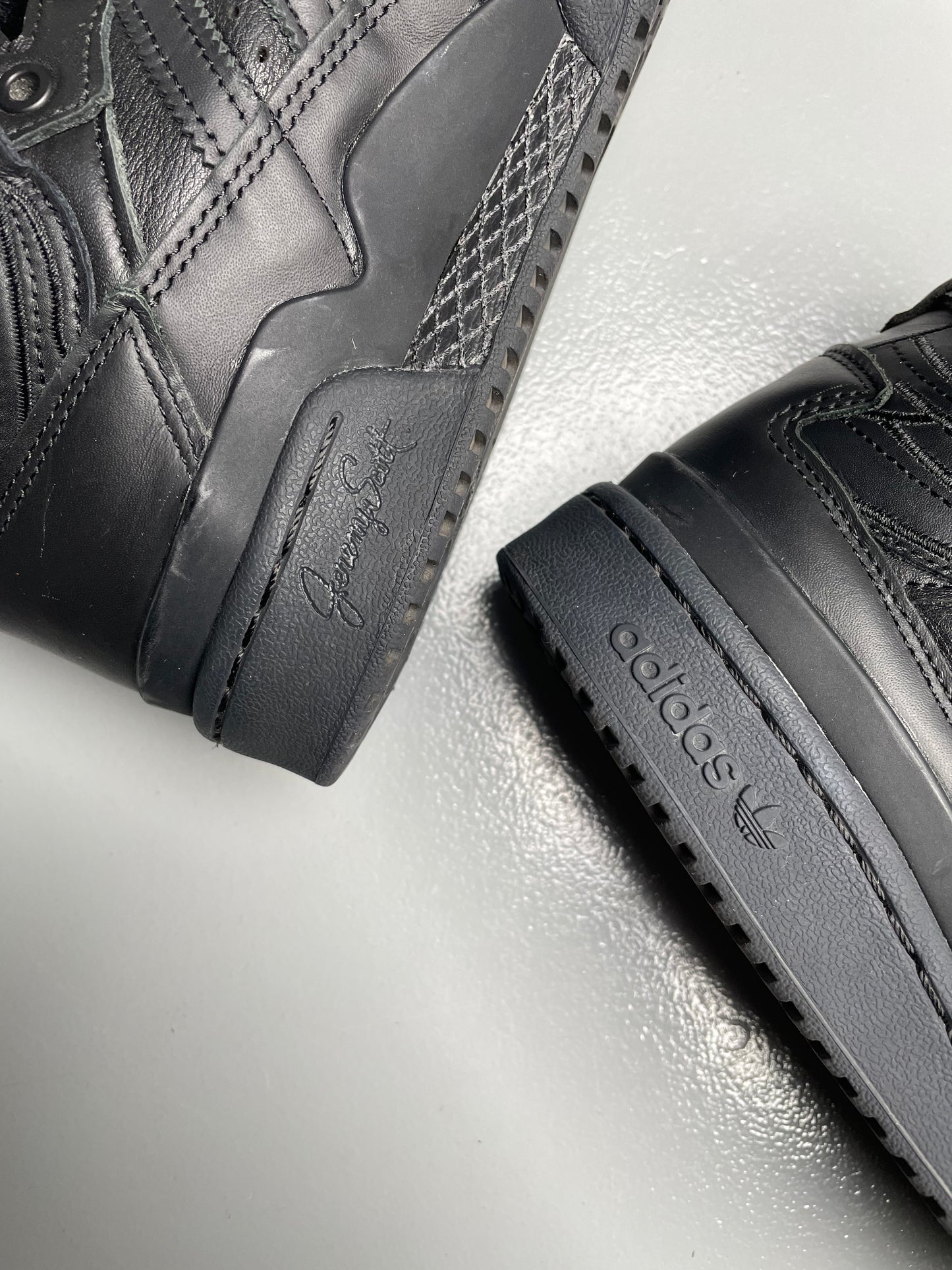 adidas Originals X Jeremy Scott 2022 JS Wings 4.0 (black) - size 38