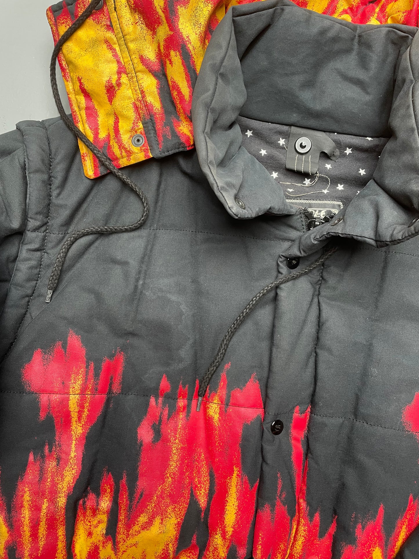 Bernhard Willhelm A/W 2004 flame puffer jacket with removable sleeves and hood - size 52