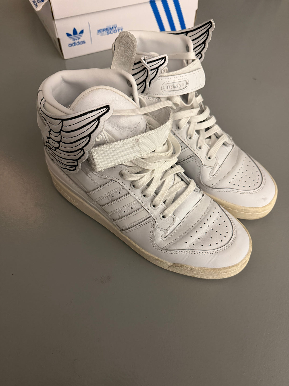 adidas Originals X Jeremy Scott 2022 JS Wings 4.0 (white) - size 44