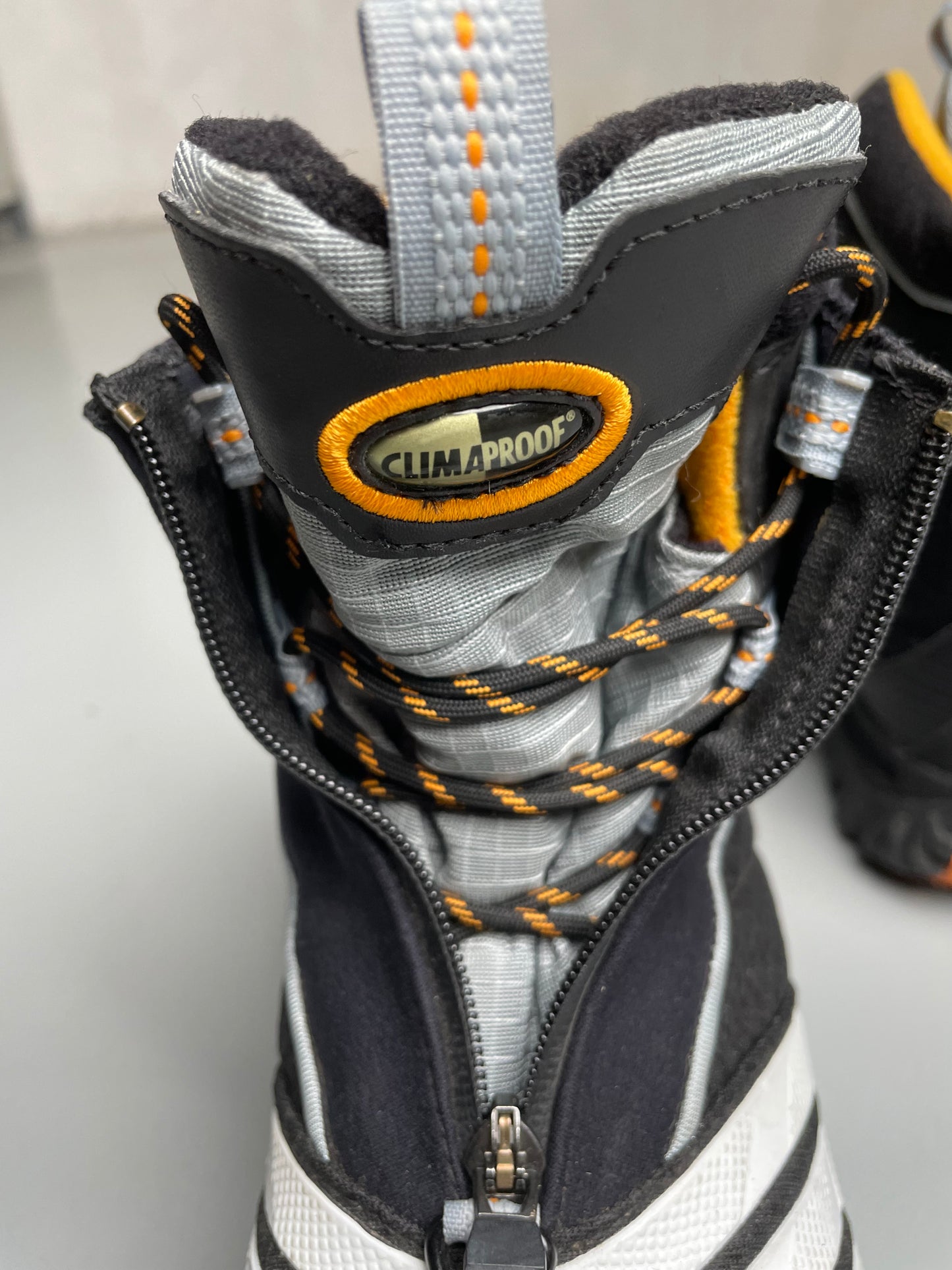 2005 adidas adiStar Winter Boot - size 42