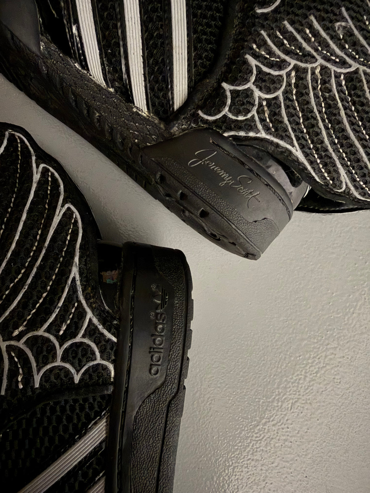 adidas Originals by Jeremy Scott 2015 JS Wings 2.0 Mesh (black) - size 36 2/3