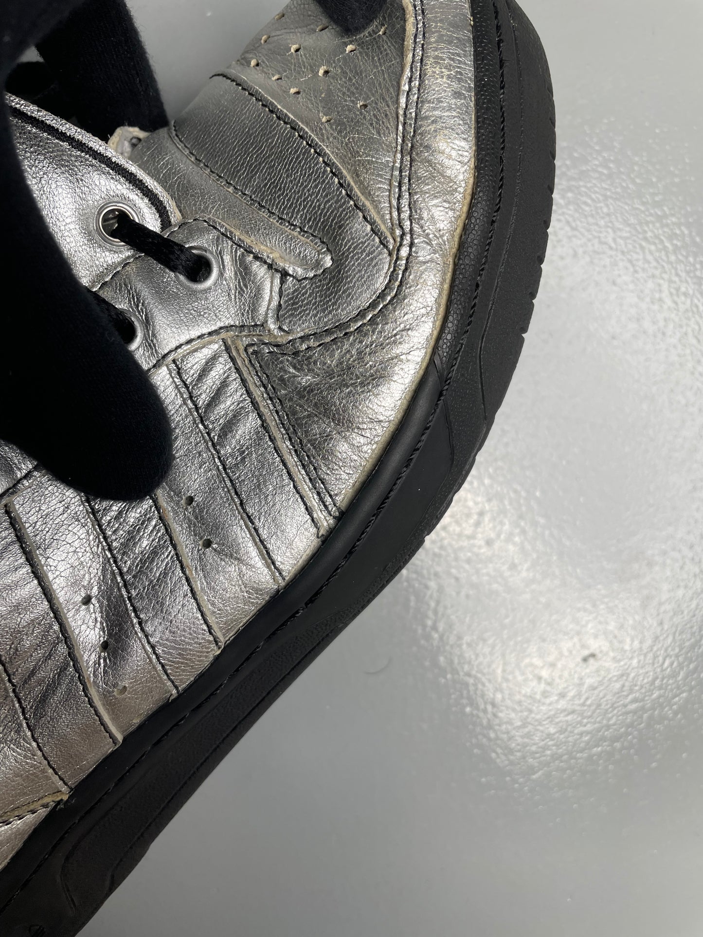 adidas Originals by Jeremy Scott A/W 2009 JS Wings 1.0 (Metallic Silver/Black) - size 43 1/3