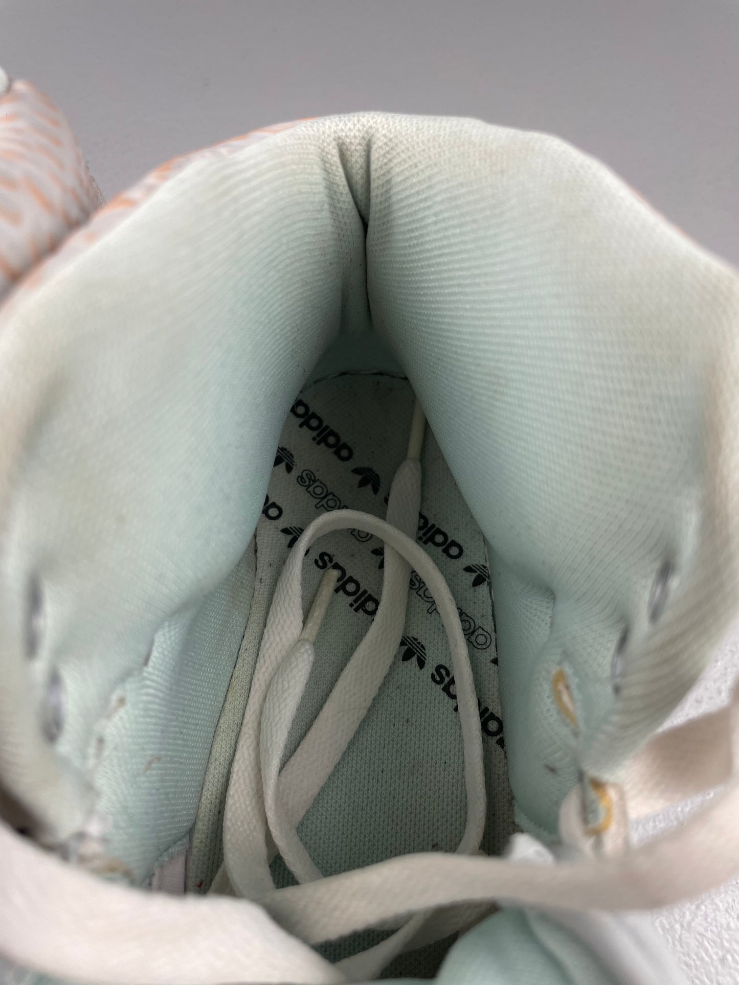 2012 adidas Originals Metro Attitude Logo - size 38