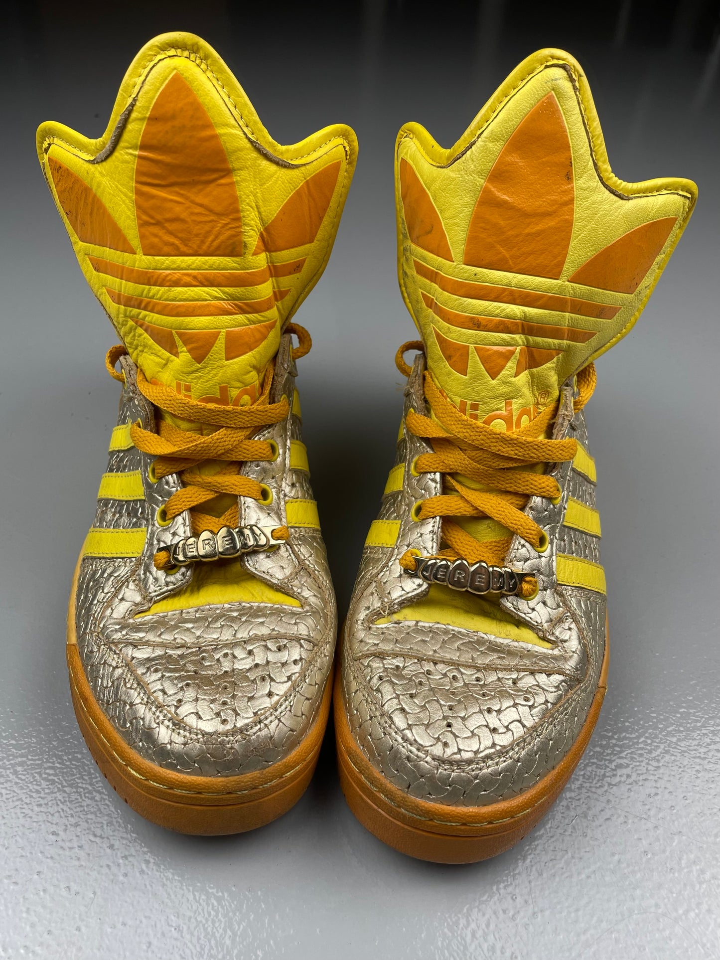 adidas X Jeremy Scott S/S 2010 JS Logo (Metallic Silver/Yellow) - size 42