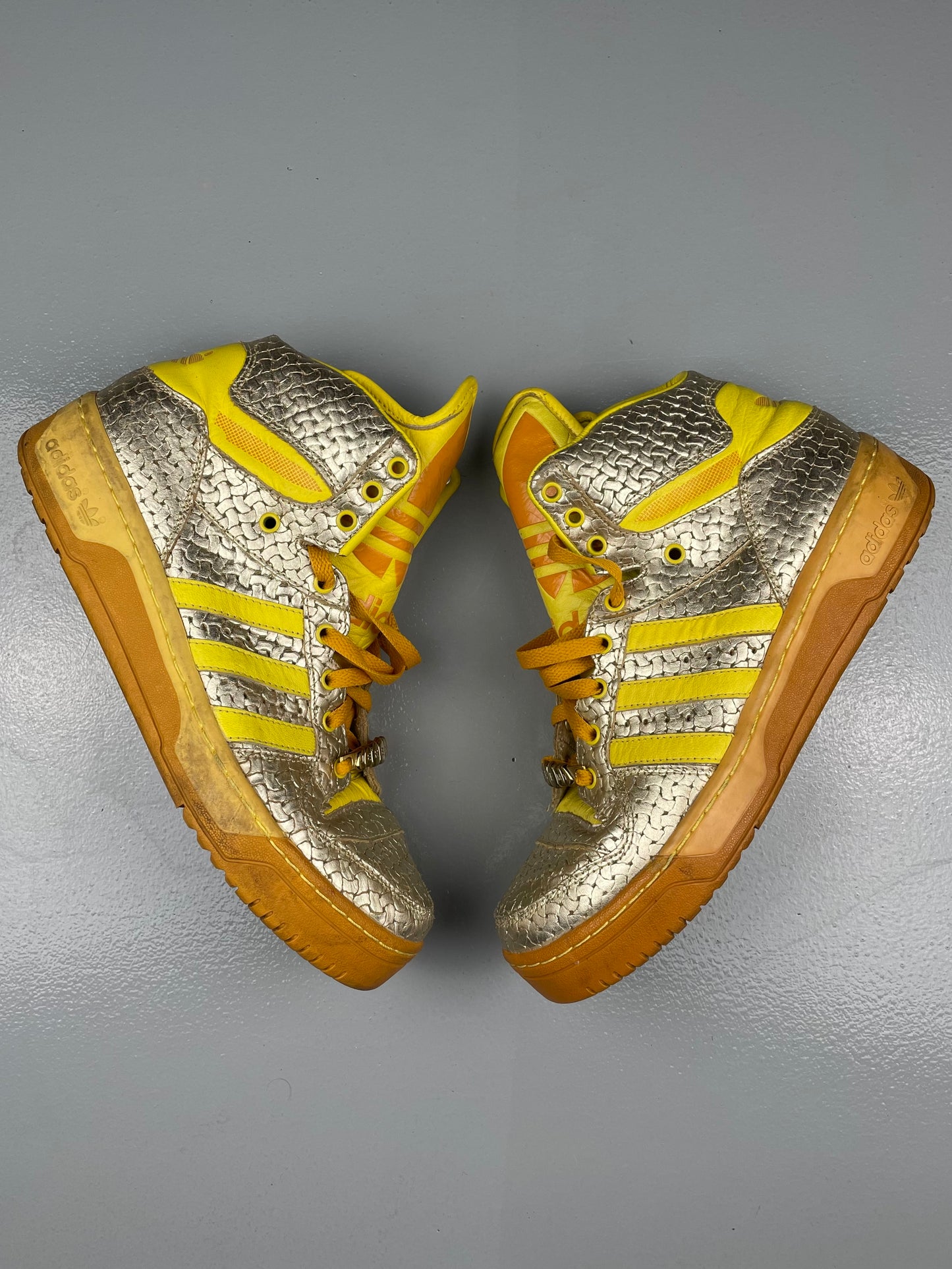 adidas X Jeremy Scott S/S 2010 JS Logo (Metallic Silver/Yellow) - size 42