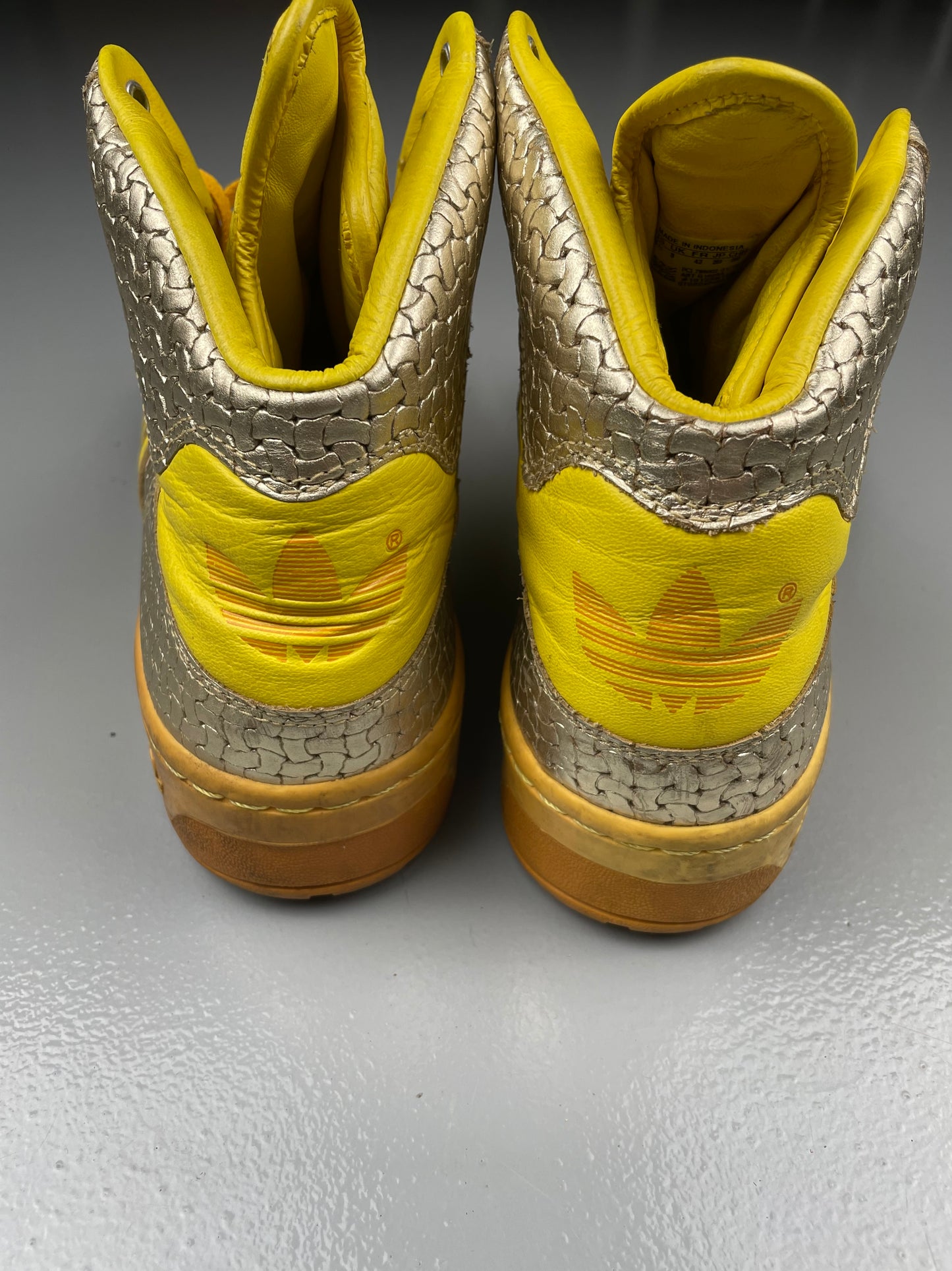 adidas X Jeremy Scott S/S 2010 JS Logo (Metallic Silver/Yellow) - size 42