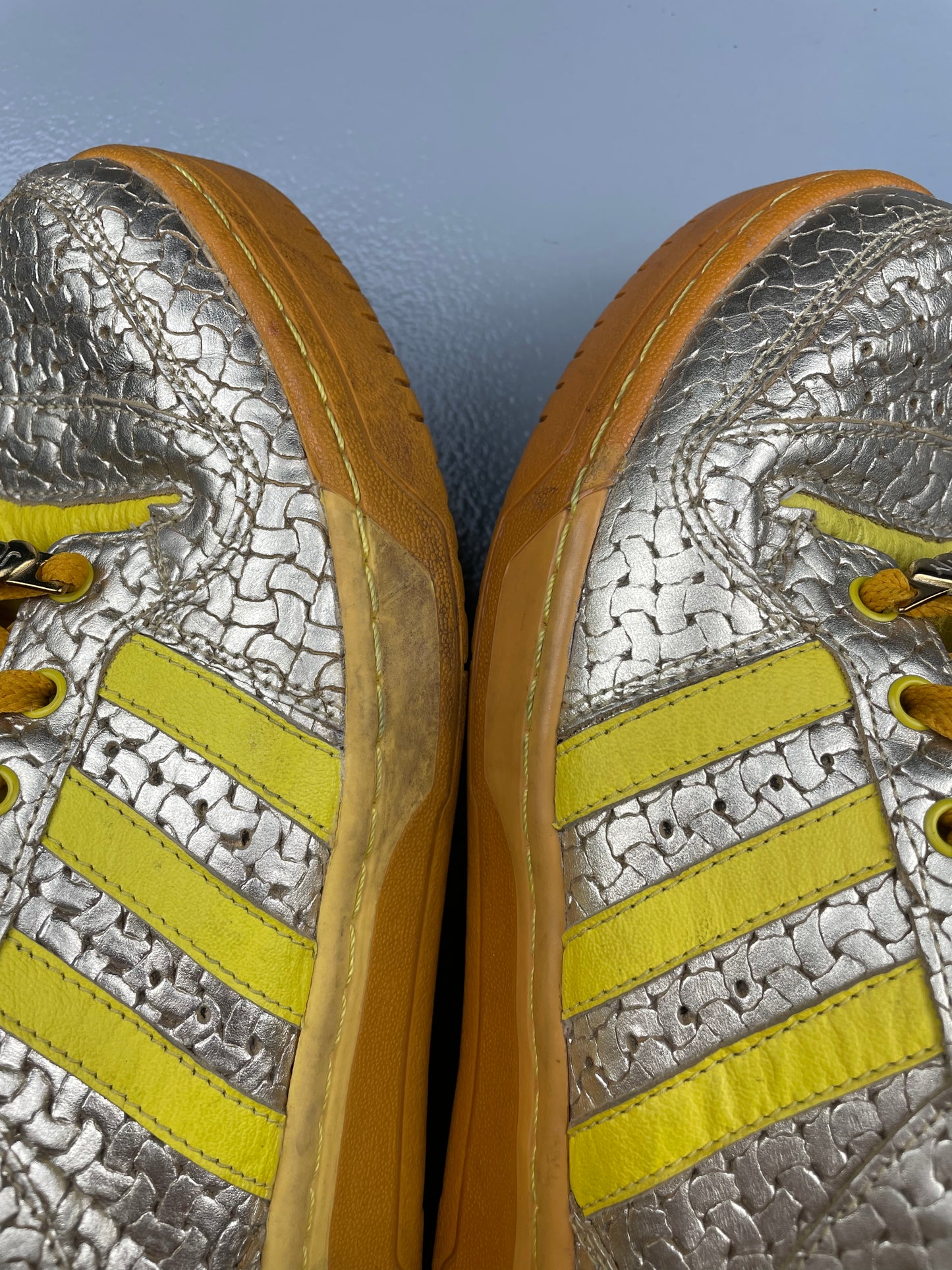 adidas X Jeremy Scott S/S 2010 JS Logo (Metallic Silver/Yellow) - size 42