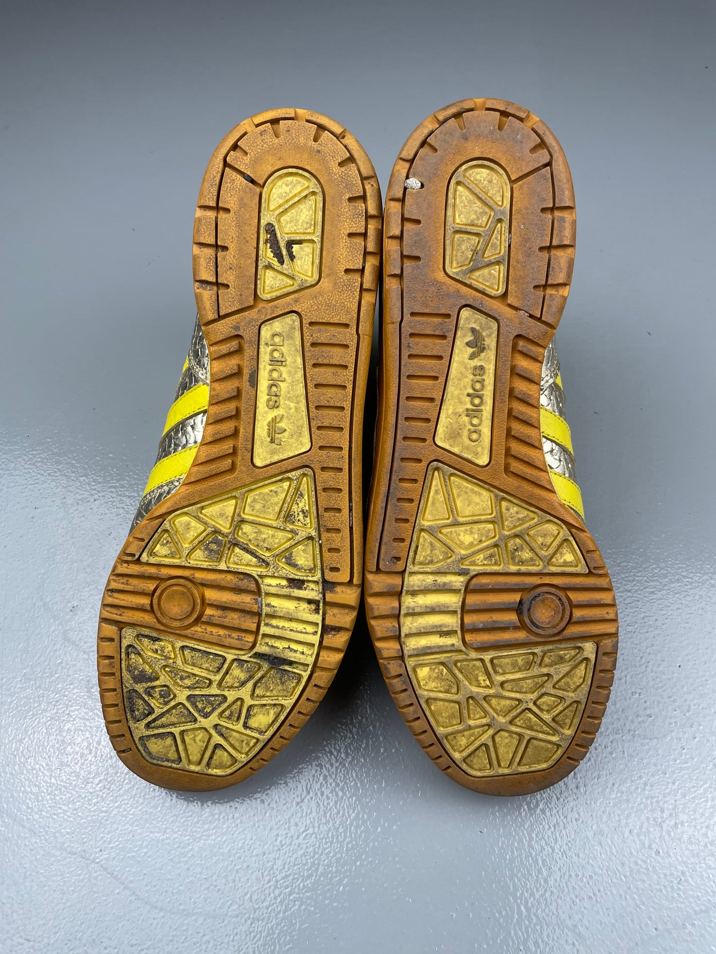 adidas X Jeremy Scott S/S 2010 JS Logo (Metallic Silver/Yellow) - size 42