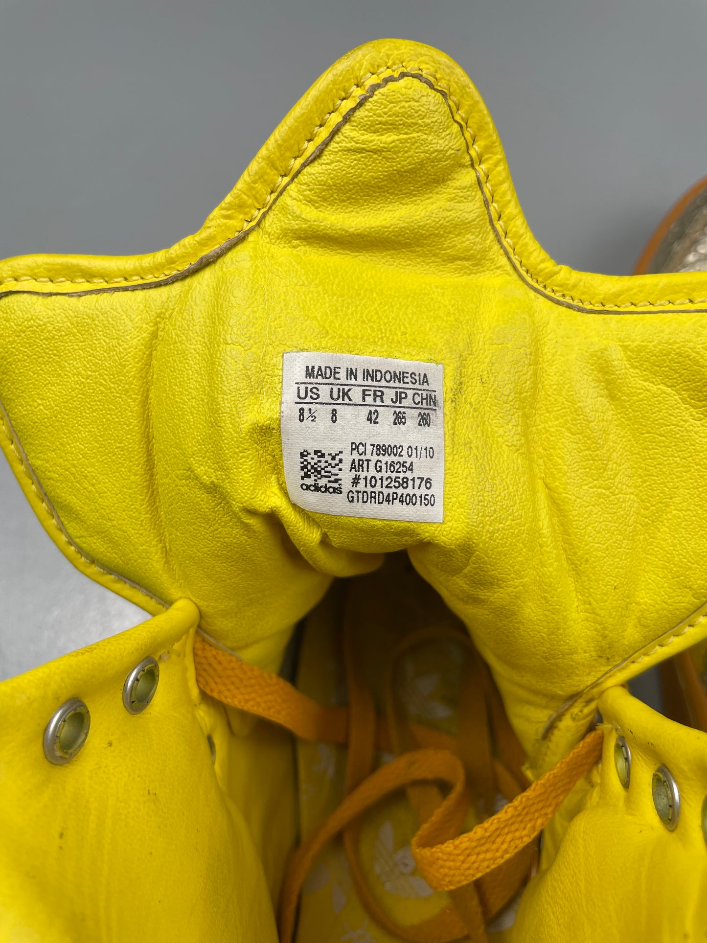 adidas X Jeremy Scott S/S 2010 JS Logo (Metallic Silver/Yellow) - size 42