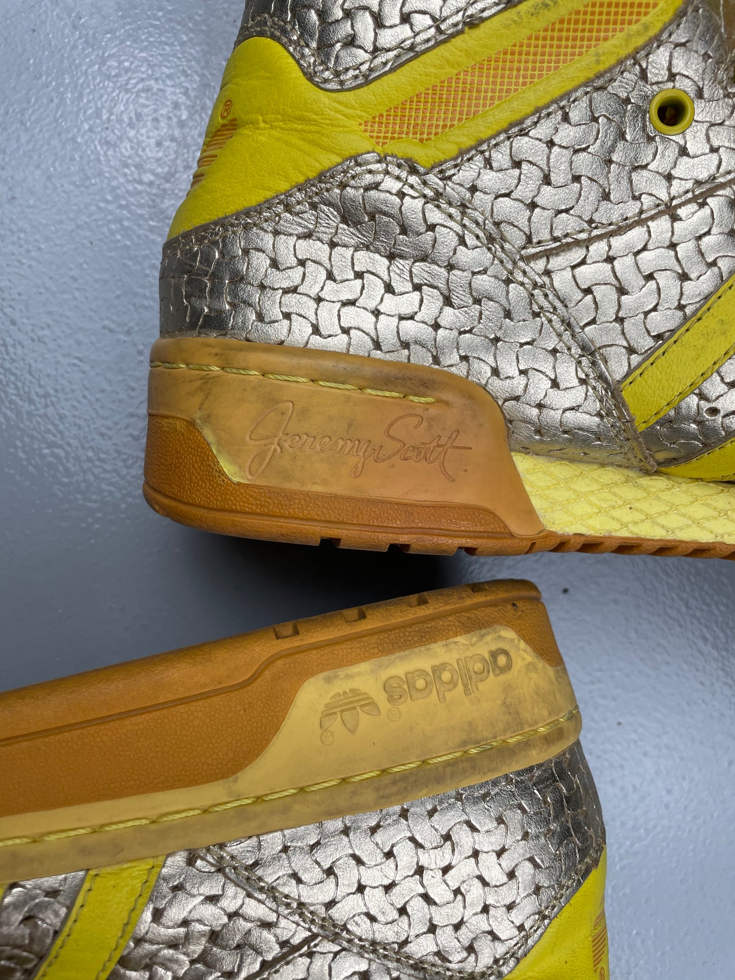 adidas X Jeremy Scott S/S 2010 JS Logo (Metallic Silver/Yellow) - size 42