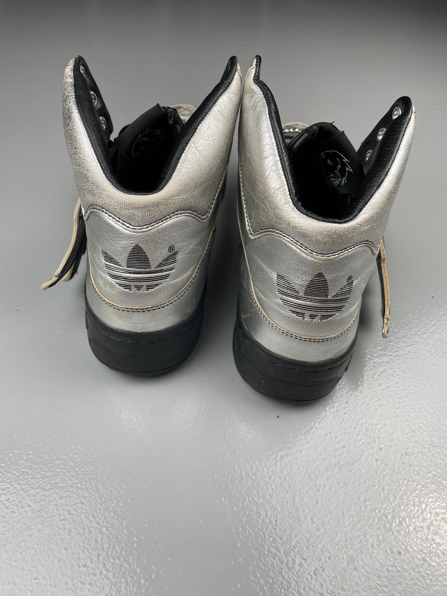 adidas X Jeremy Scott A/W 2009 JS Wings 1.0 (Metallic Silver/Black) - size 43 1/3